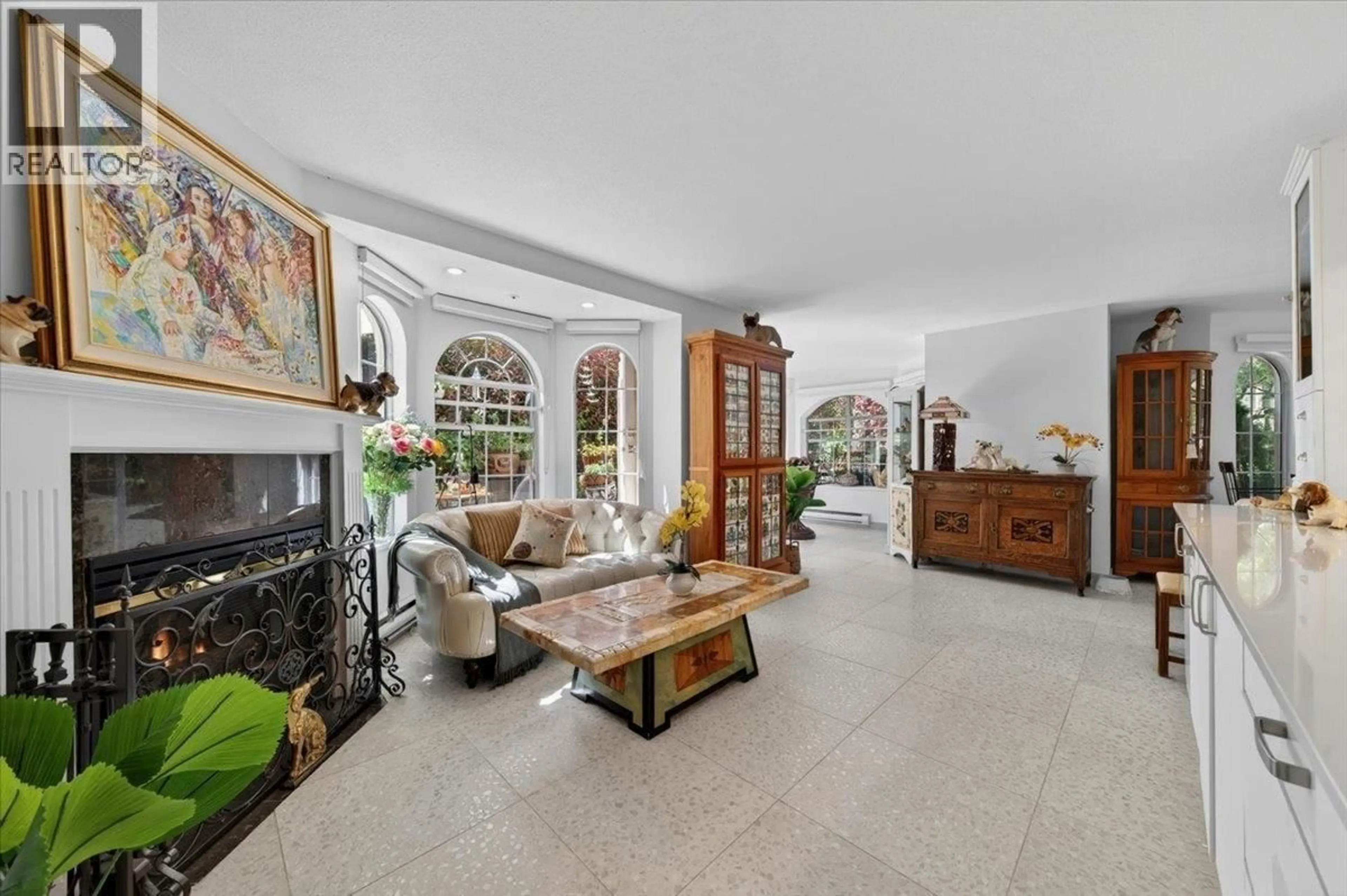 Indoor foyer for 101 - 888 BUTE STREET, Vancouver British Columbia V6E1Y5