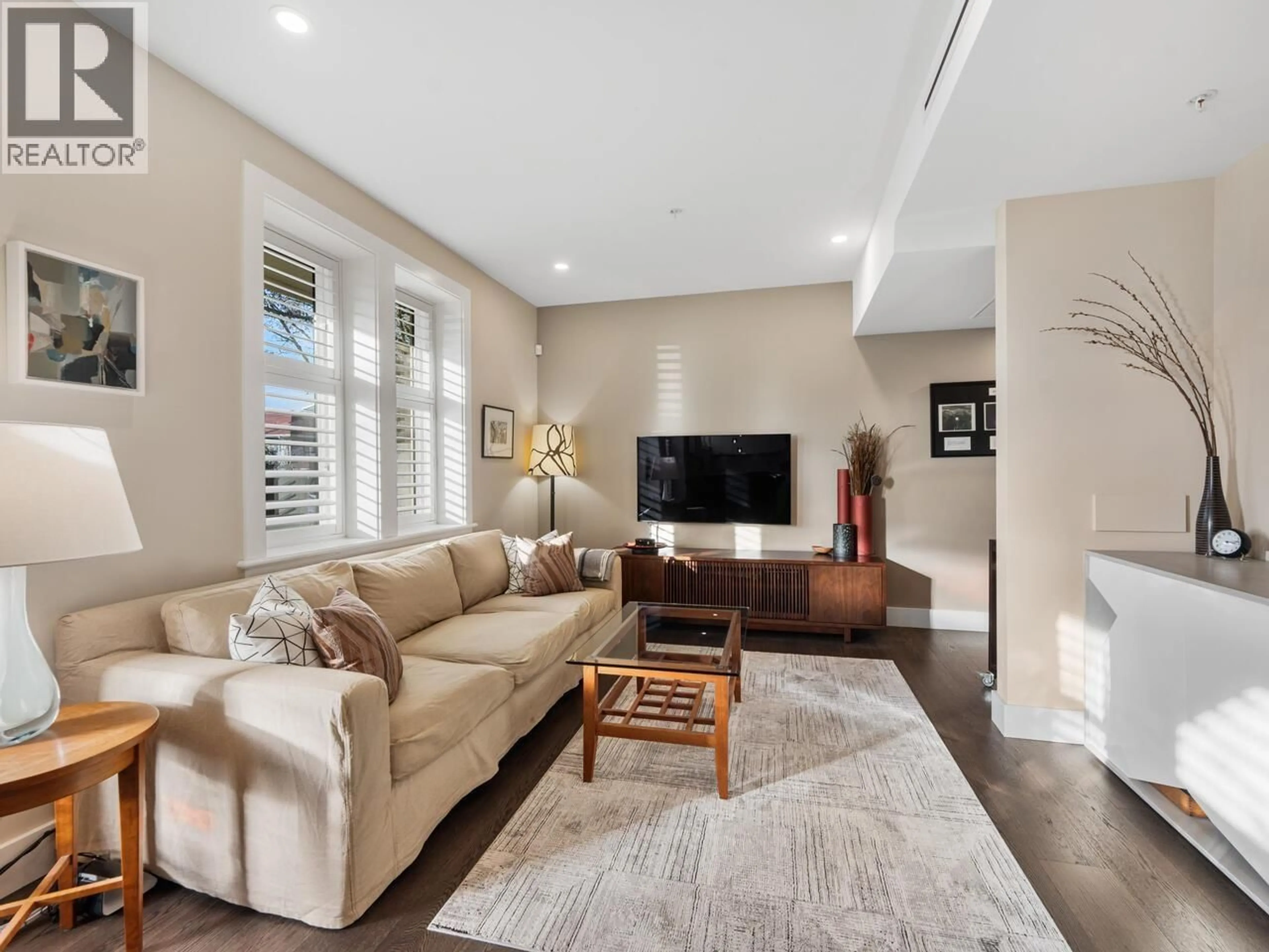 Living room with furniture, unknown for 2898 YUKON STREET, Vancouver British Columbia V5Y3R2