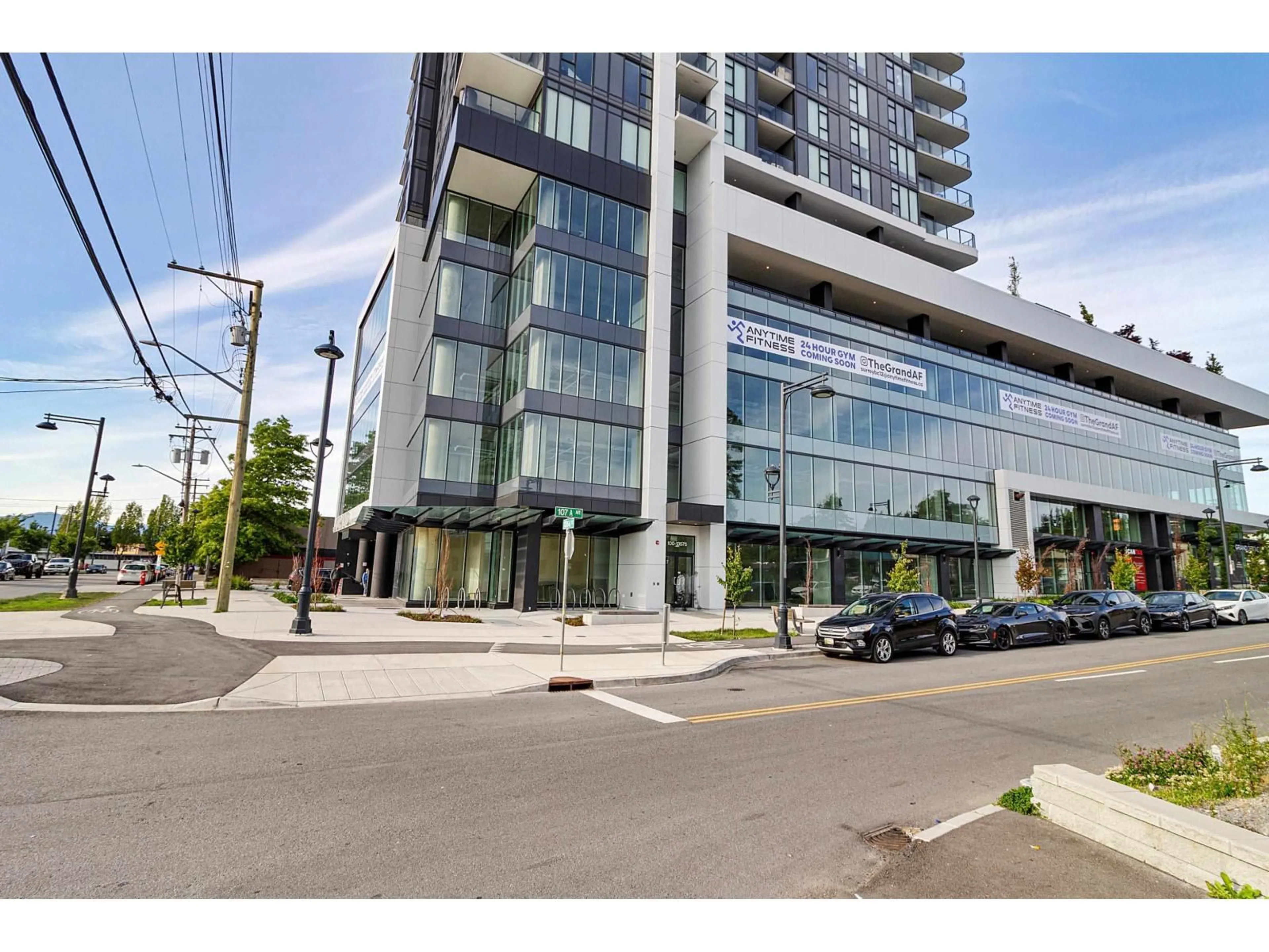 Indoor foyer for 2702 - 10750 135A STREET, Surrey British Columbia V3T0V4