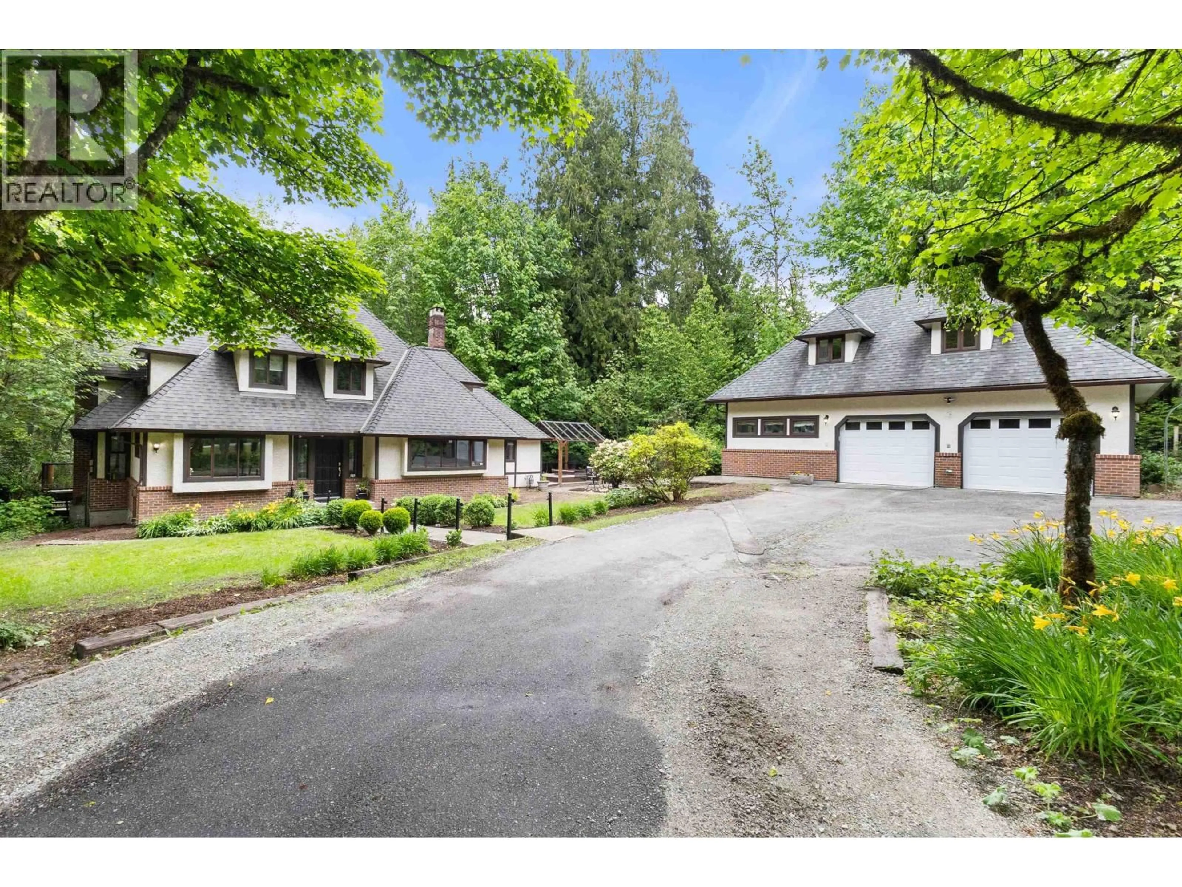 A pic from outside/outdoor area/front of a property/back of a property/a pic from drone, street for 25393 112 AVENUE, Maple Ridge British Columbia V2W1G9