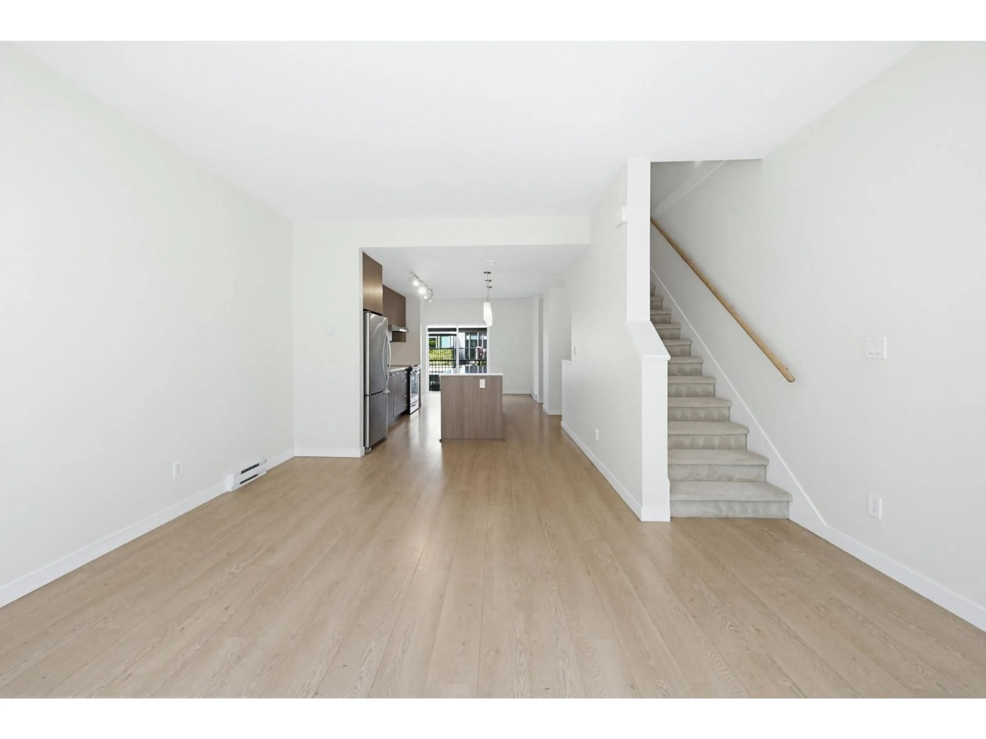 Indoor foyer for 81 - 32633 SIMON AVENUE, Abbotsford British Columbia V2T0G9