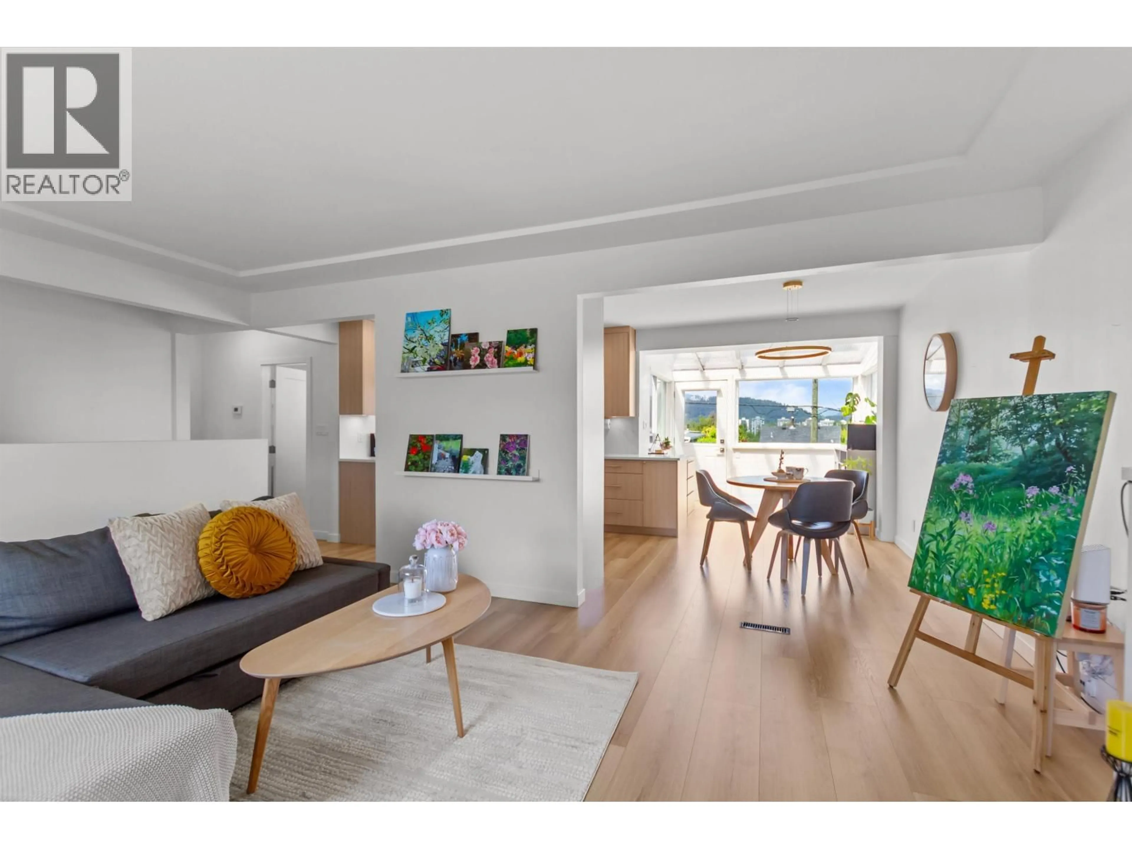 Living room with furniture, wood/laminate floor for 9175 HOLMES STREET, Burnaby British Columbia V3N4C1