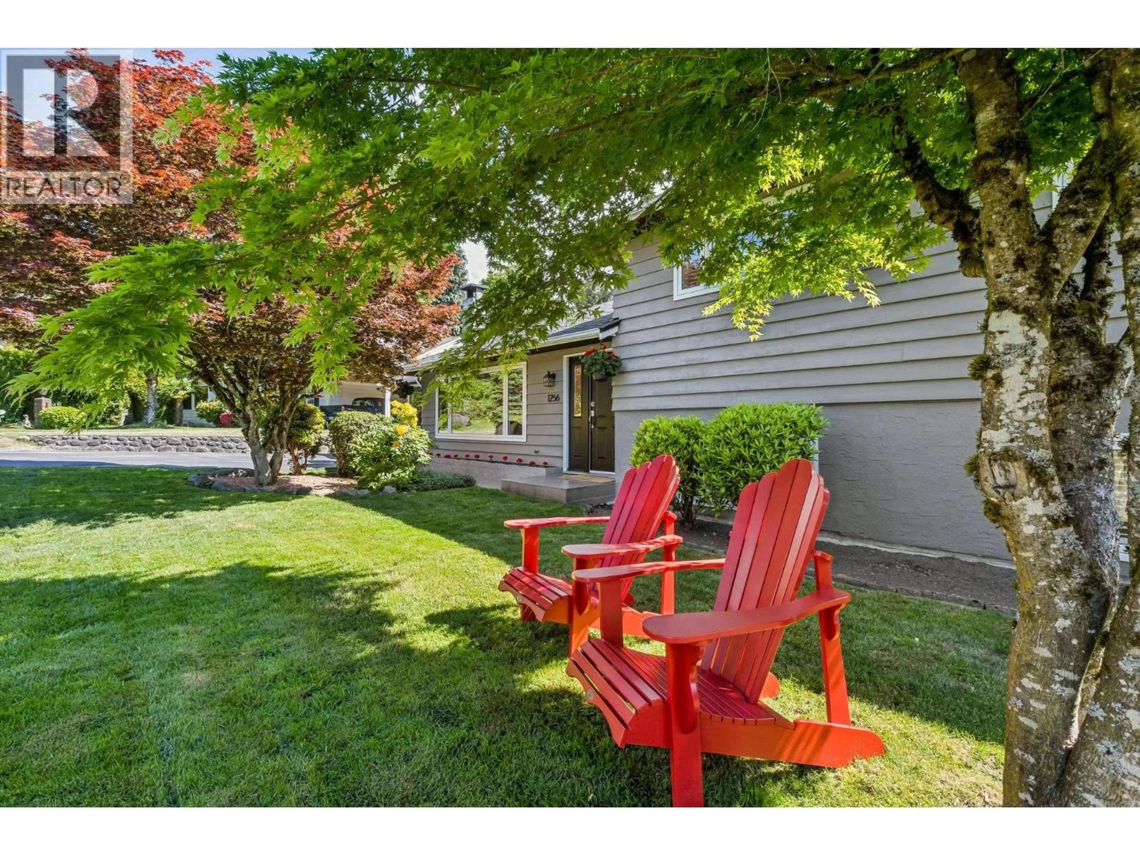 Patio, street for 1256 EASTVIEW ROAD, North Vancouver British Columbia V7J1L6