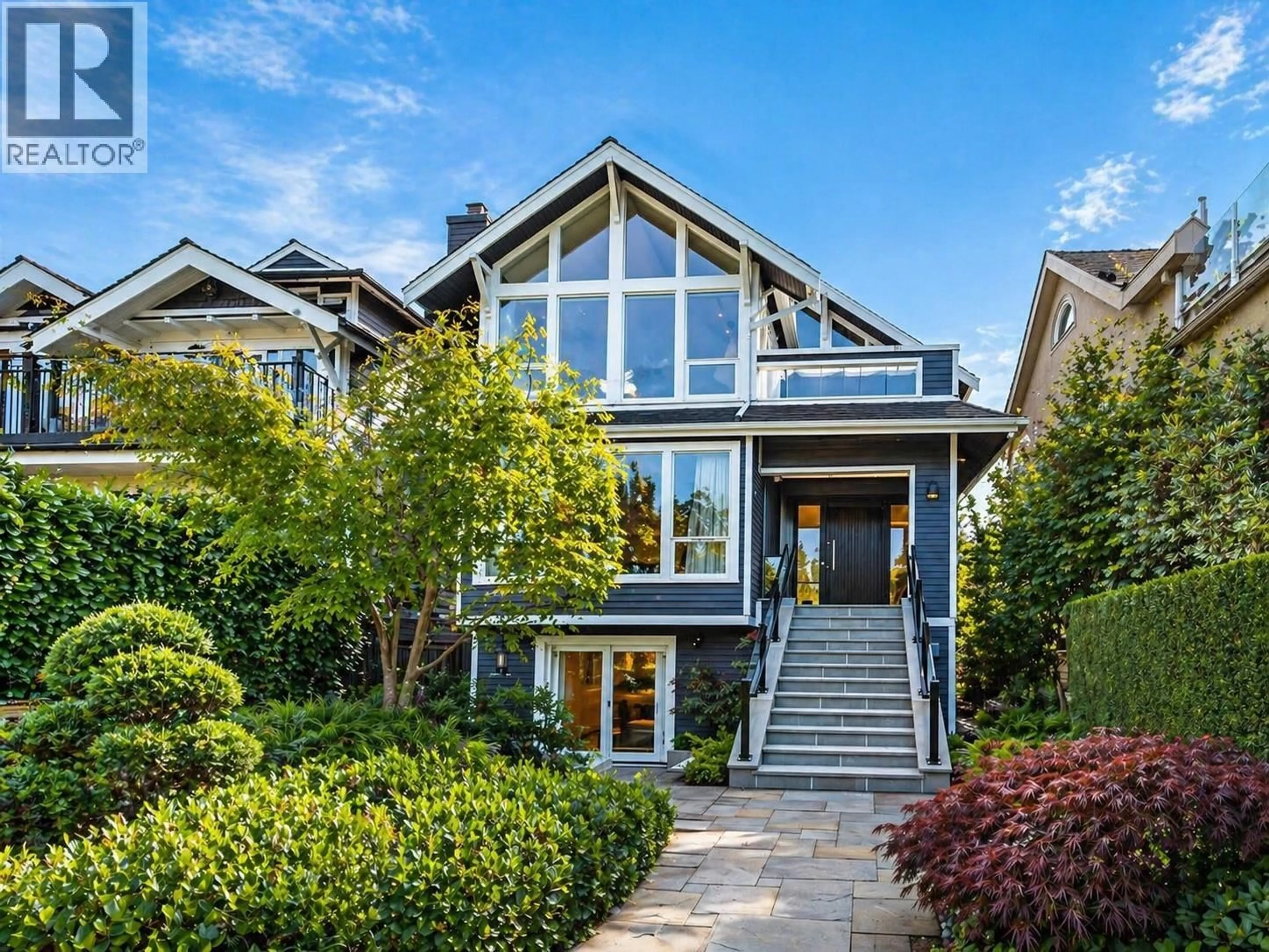Home with vinyl exterior material, street for 3262 1ST AVENUE, Vancouver British Columbia V6K1H5