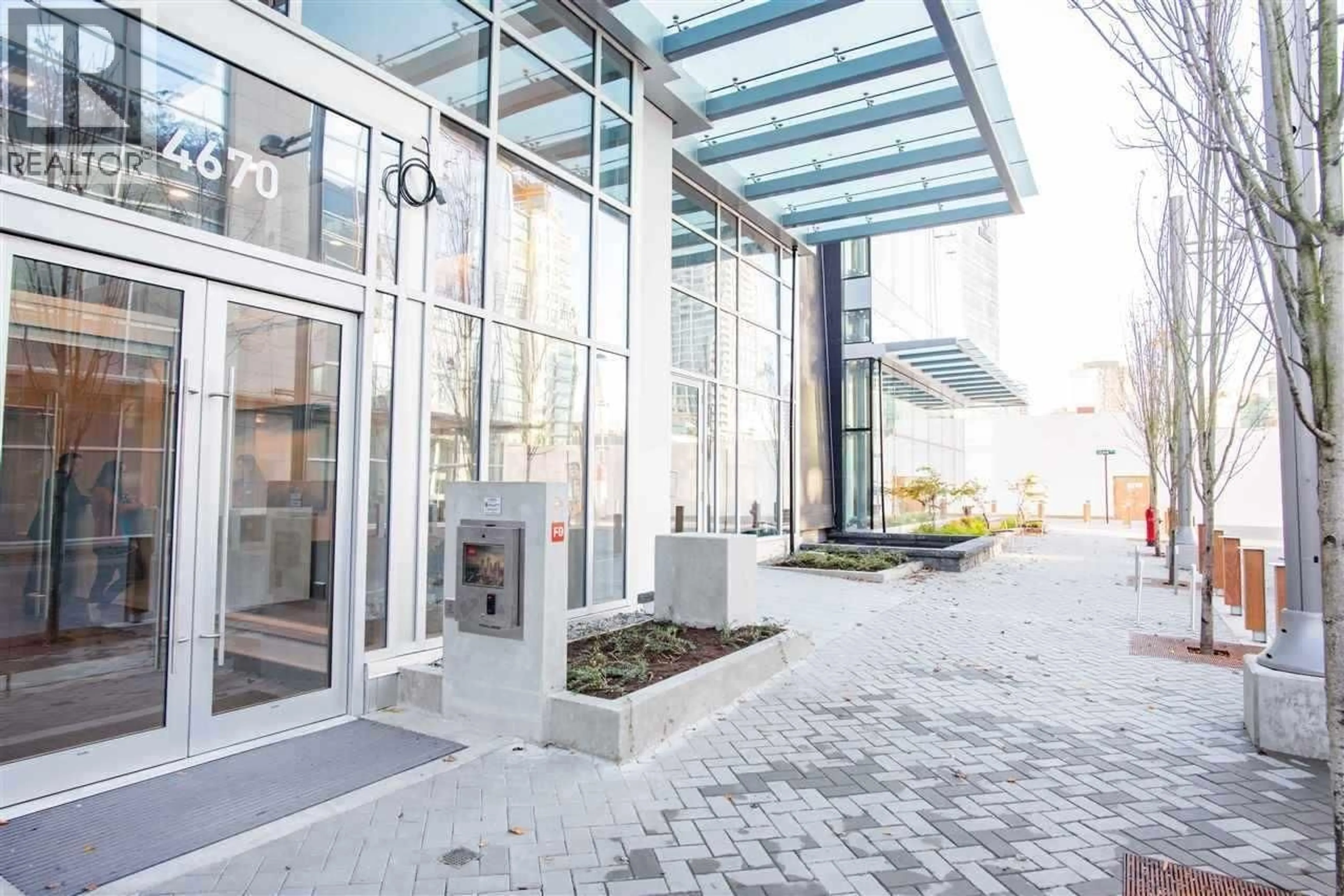 Indoor foyer for 3809 - 4670 ASSEMBLY WAY, Burnaby British Columbia V5H0H3