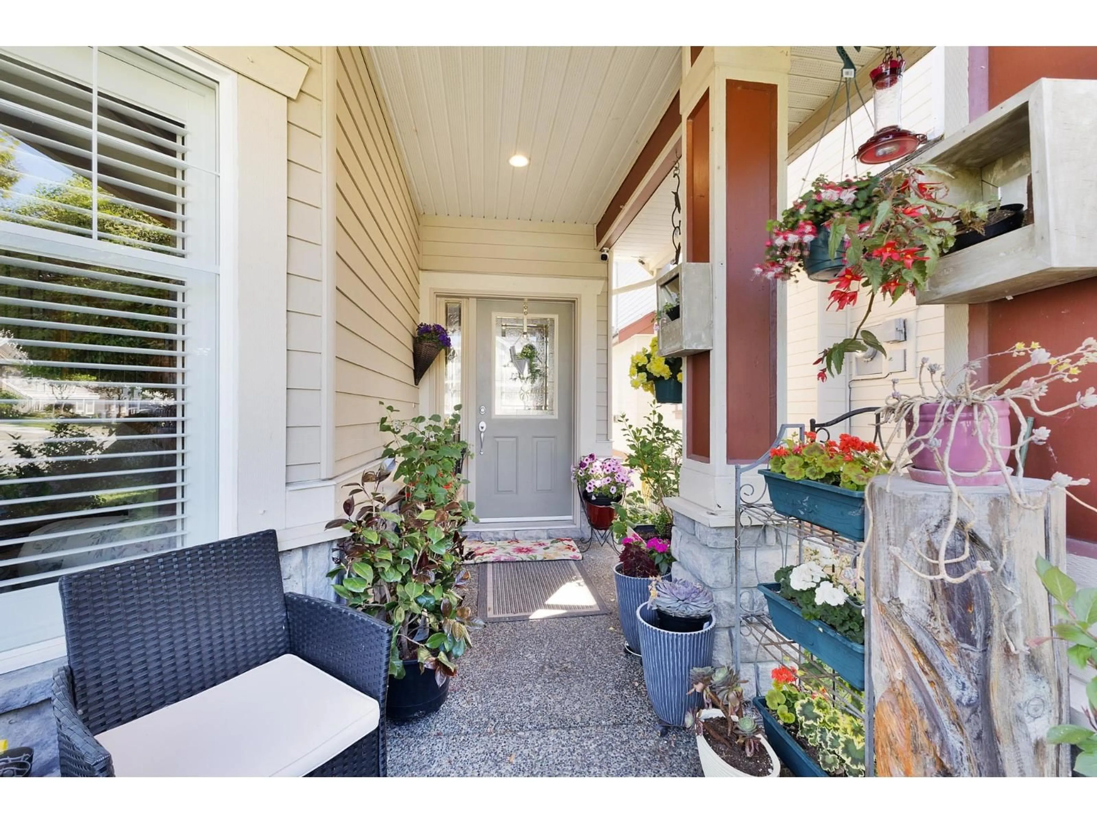 Indoor entryway for 3558 149A STREET, Surrey British Columbia V3Z0T4