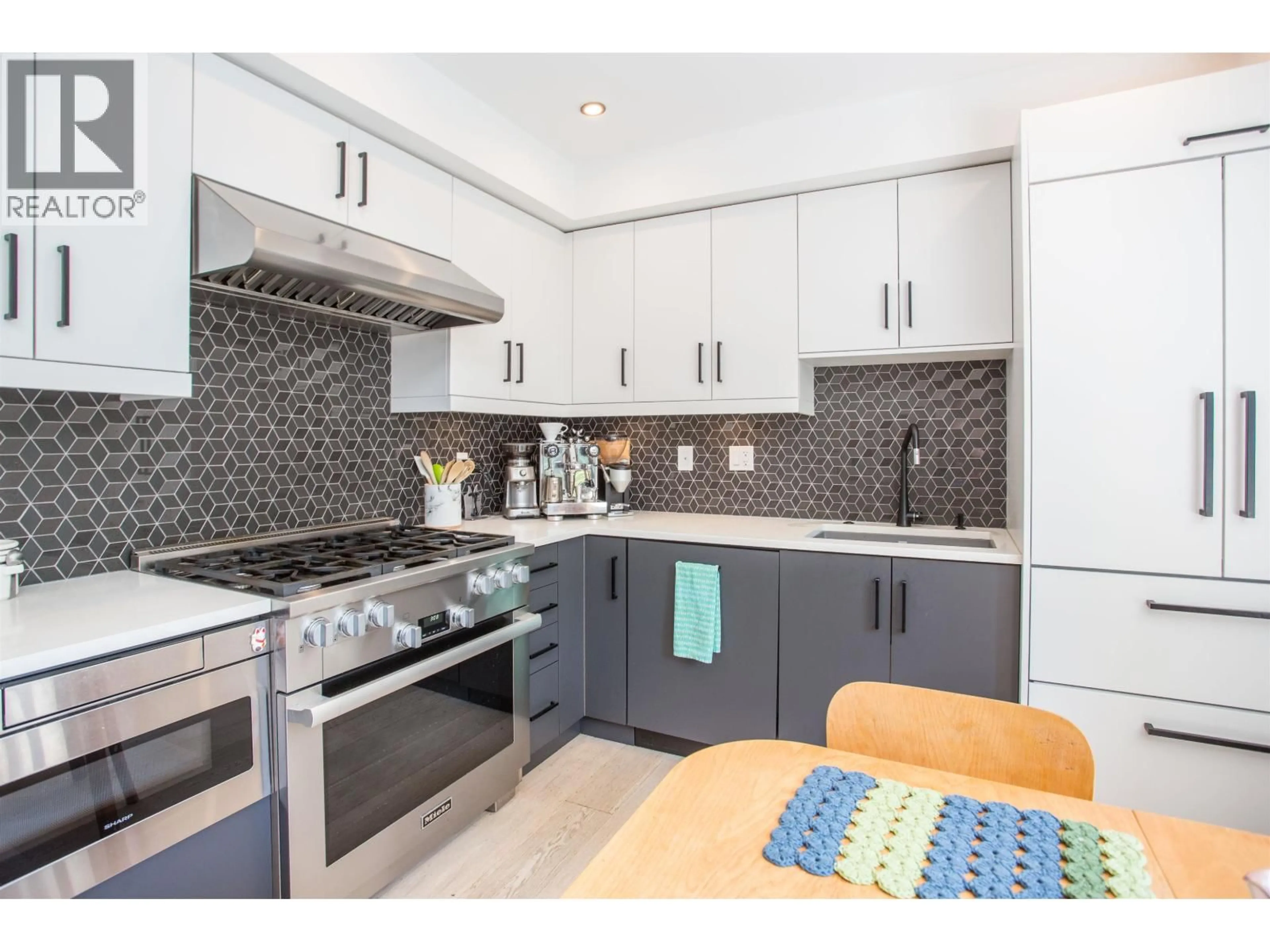 Standard kitchen, ceramic/tile floor for 2 - 1152 COMOX STREET, Vancouver British Columbia V6E1K5