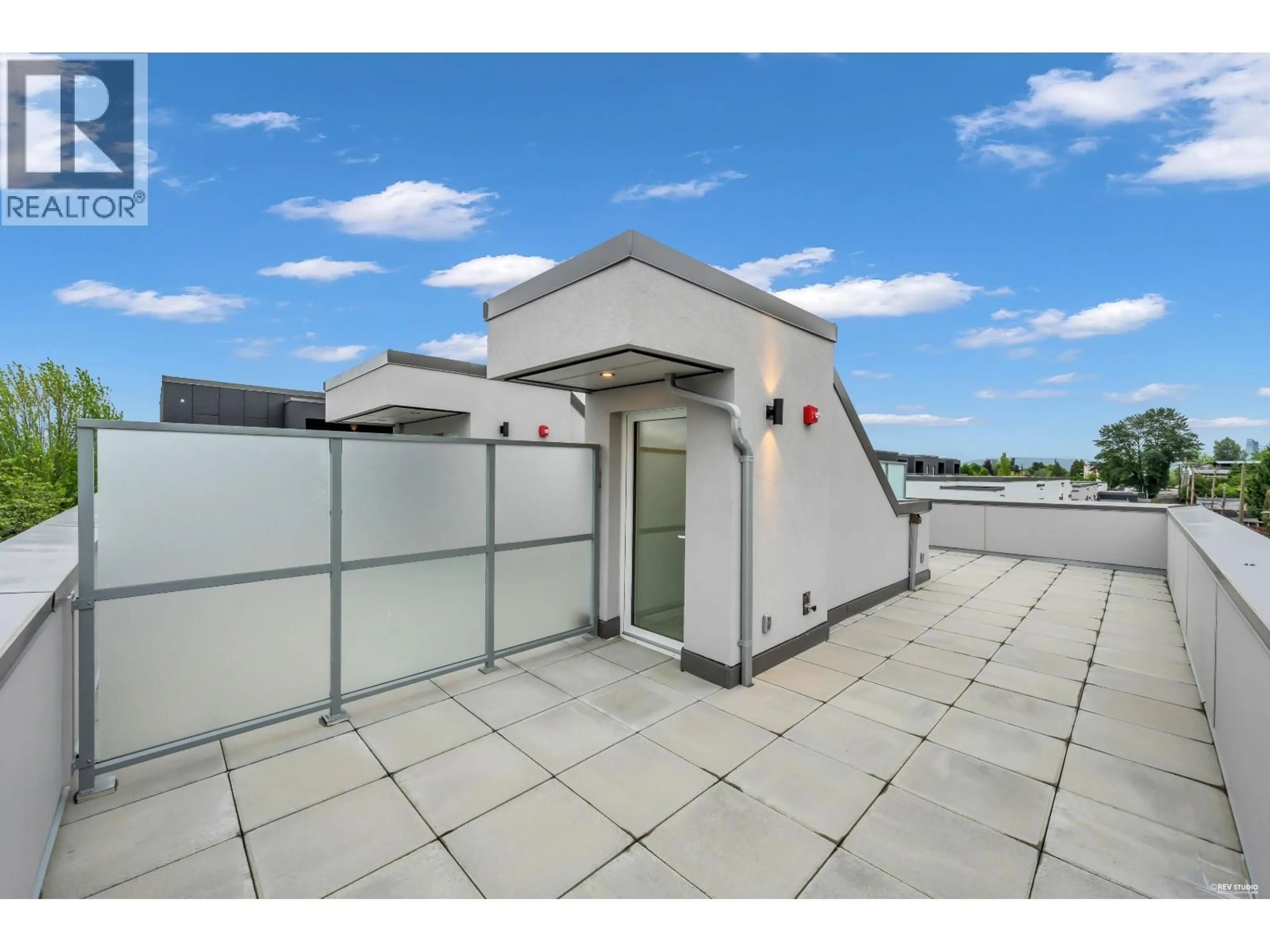 Patio, building for 1732 TEMPLETON DRIVE, Vancouver British Columbia V5N1B6