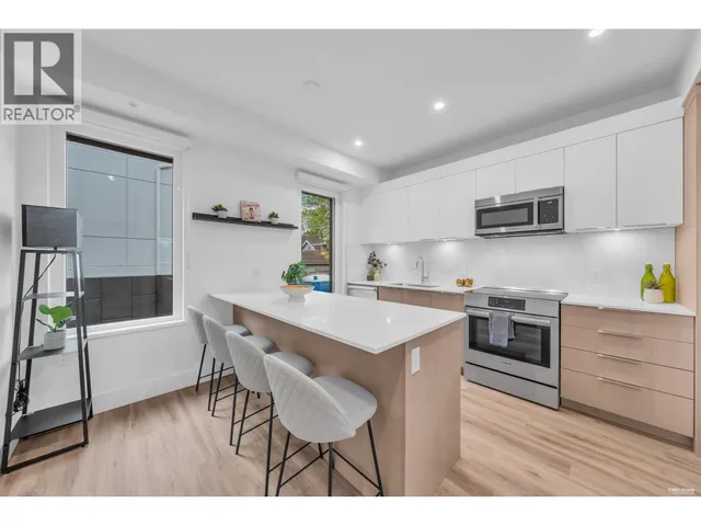 1732 TEMPLETON DRIVE, Vancouver 3