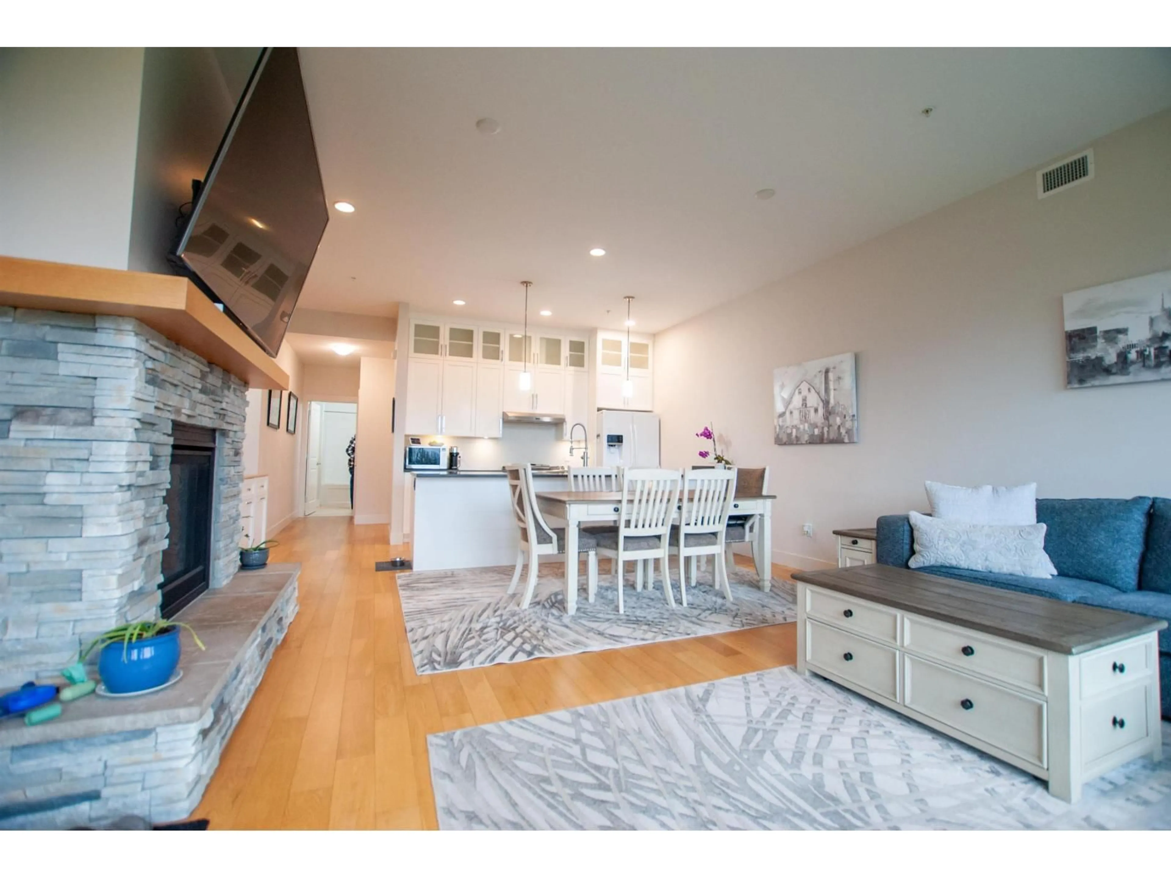 Open concept kitchen, wood/laminate floor for 114 - 51096 FALLS COURT, Chilliwack British Columbia V4Z1K7