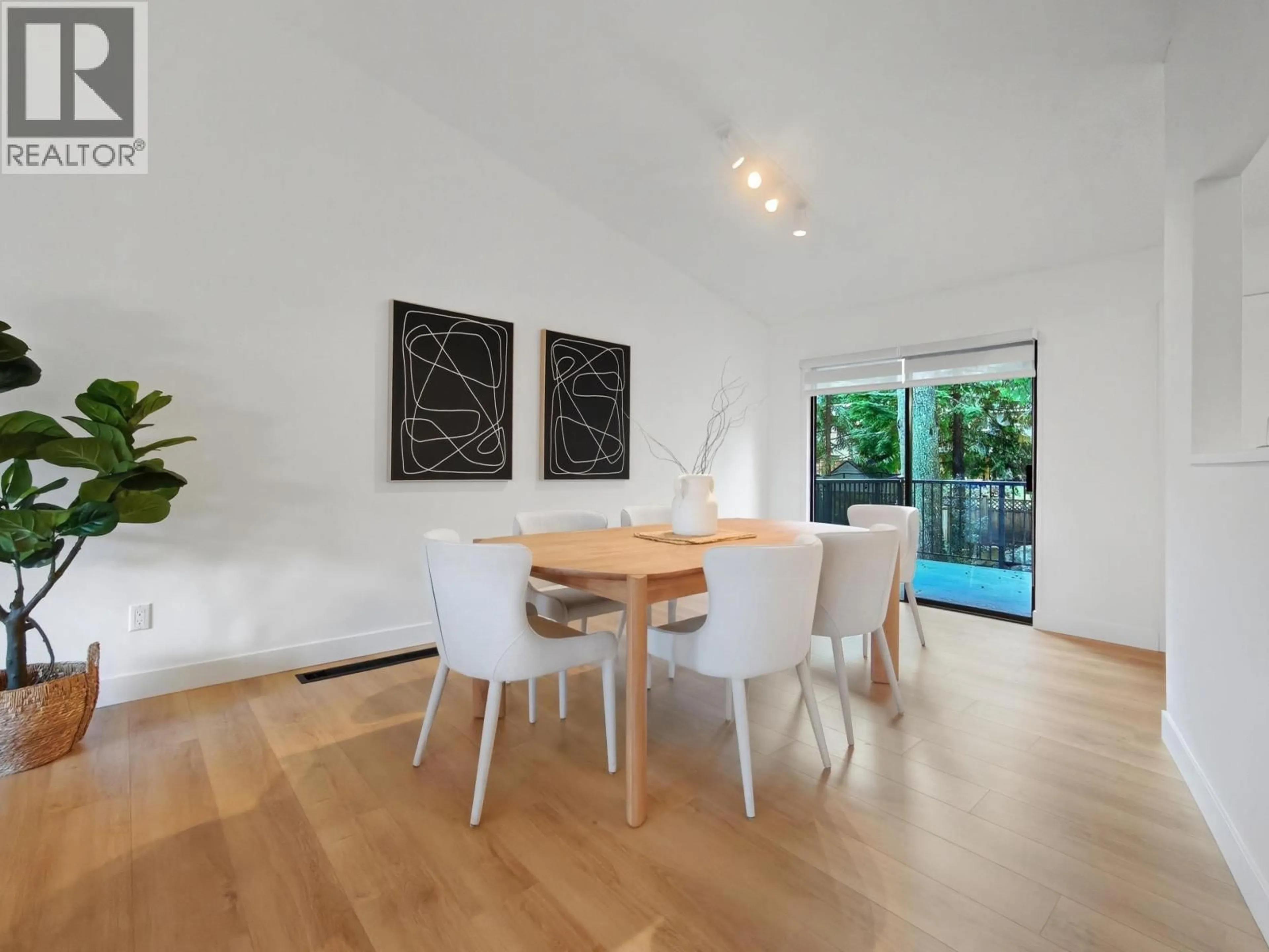 Dining room, wood/laminate floor for 1777 CALEDONIA AVENUE, North Vancouver British Columbia V7G1T5