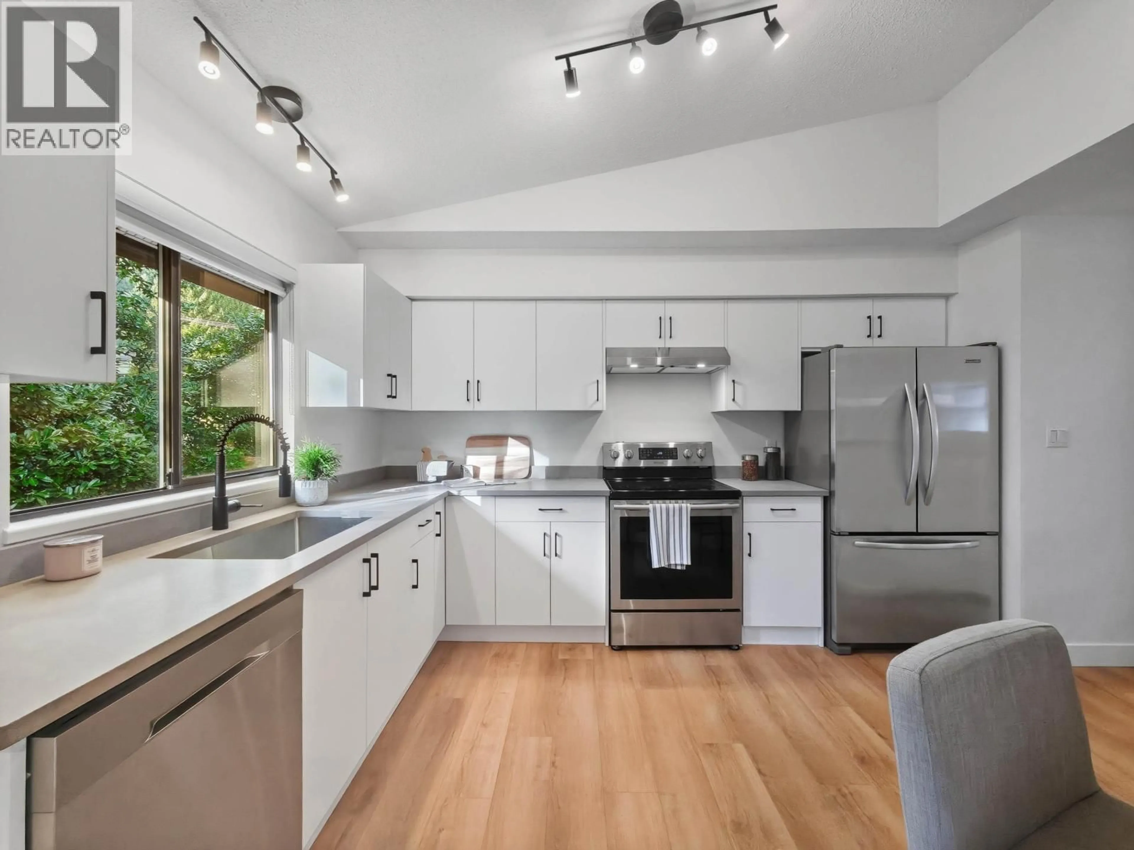 Open concept kitchen, wood/laminate floor for 1777 CALEDONIA AVENUE, North Vancouver British Columbia V7G1T5