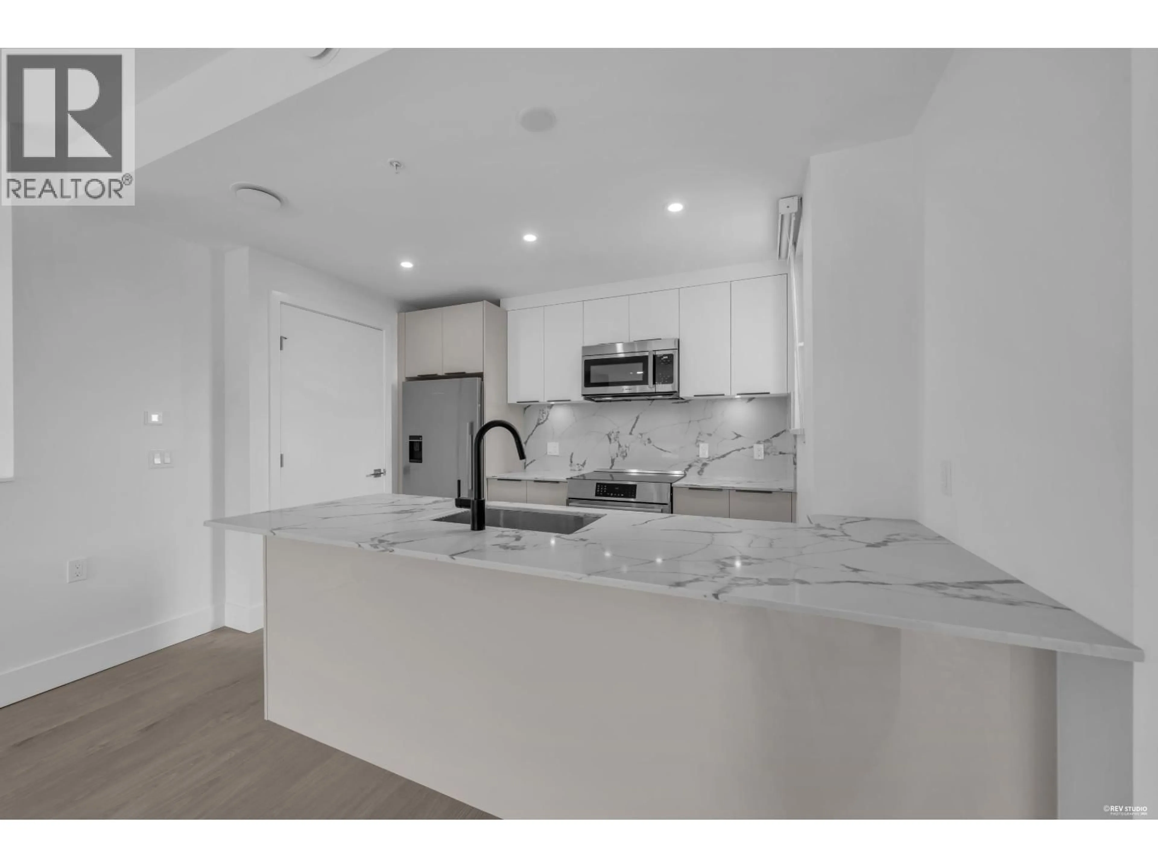 Open concept kitchen, ceramic/tile floor for 309 - 2250 1ST AVENUE, Vancouver British Columbia V5N1B6