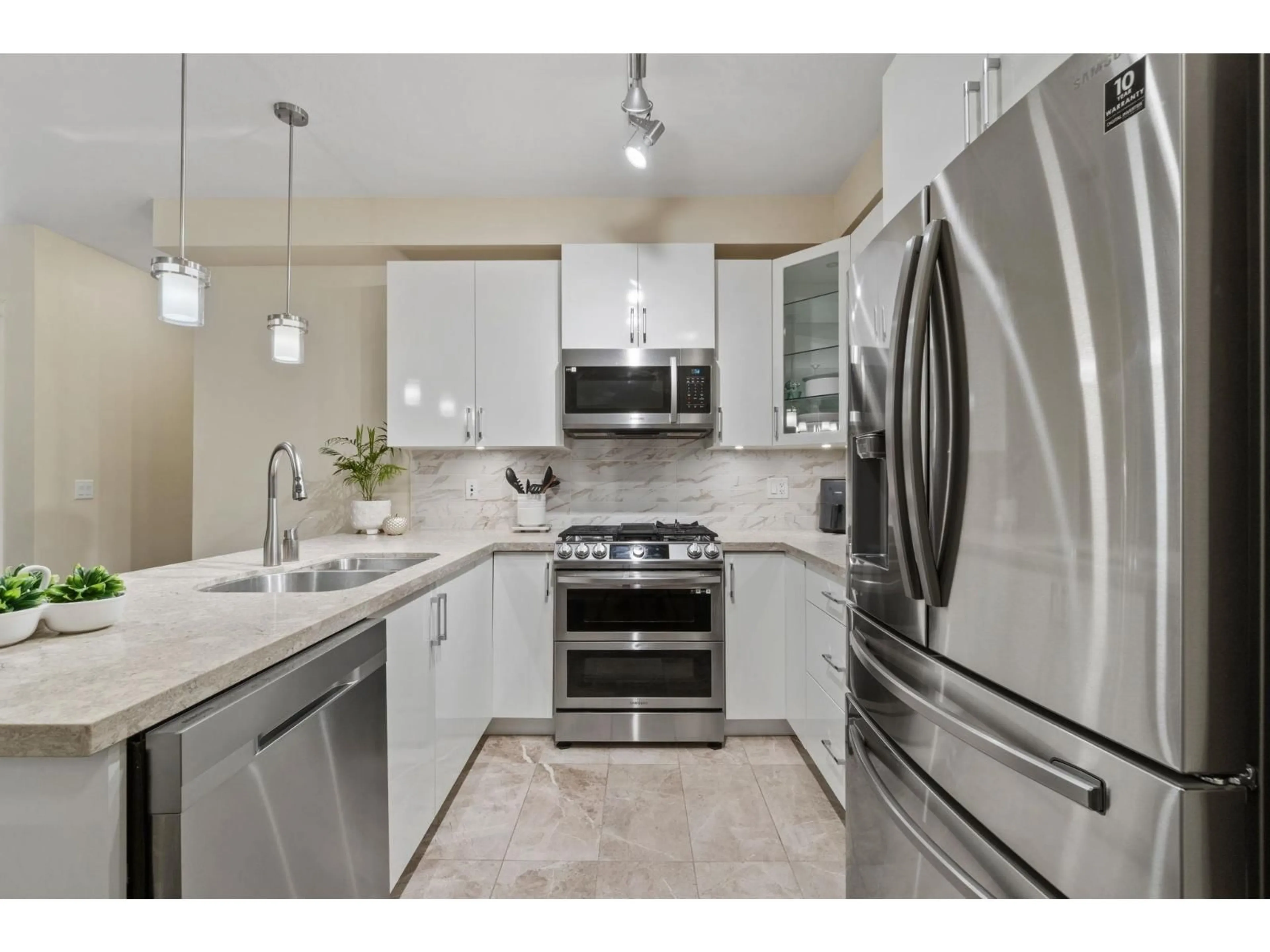 Open concept kitchen, ceramic/tile floor for 208 - 20376 86 AVENUE, Langley British Columbia V2Y3P8