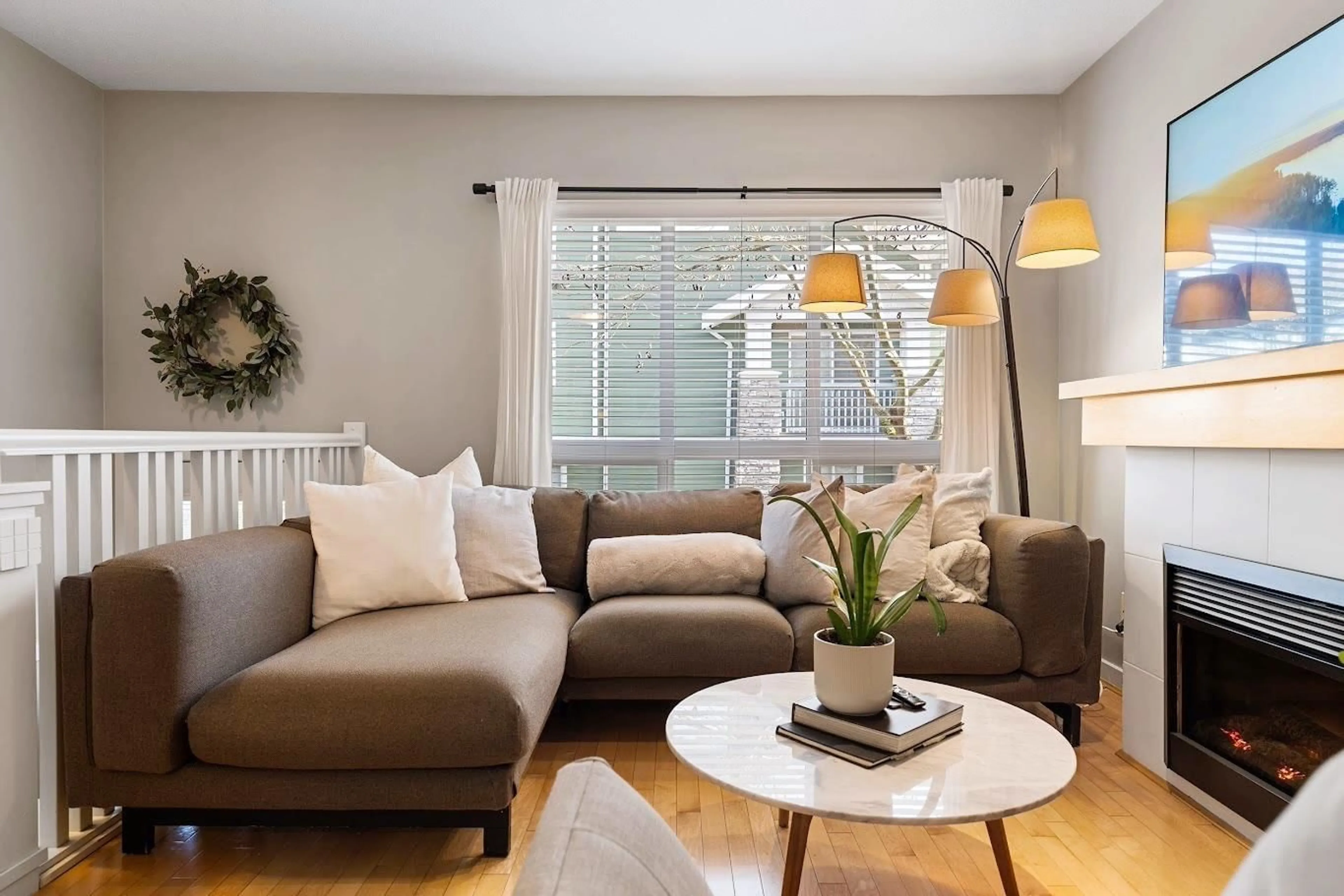 Living room with furniture, wood/laminate floor for 70 - 15168 36 AVENUE, Surrey British Columbia V3Z0Z6