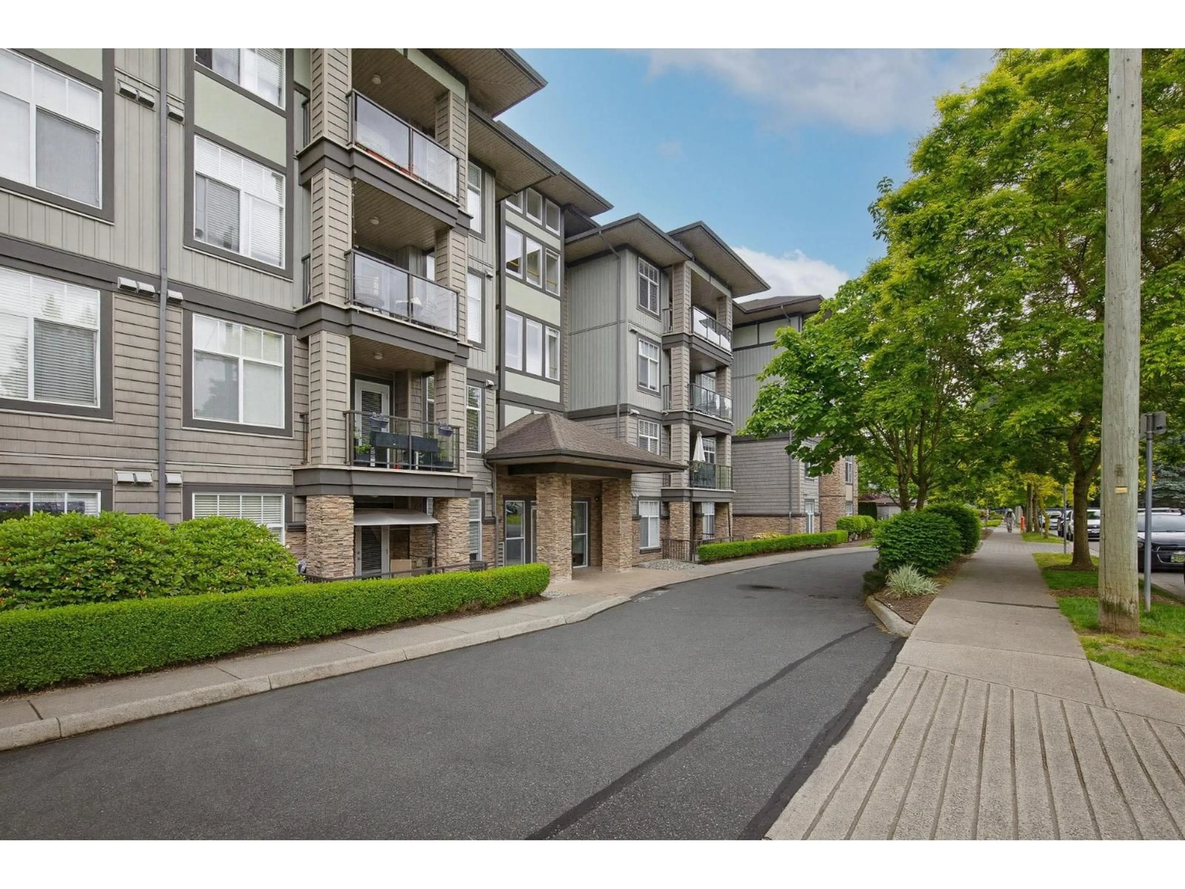 Patio, street for 403 - 2068 SANDALWOOD CRESCENT, Abbotsford British Columbia V2S3H6
