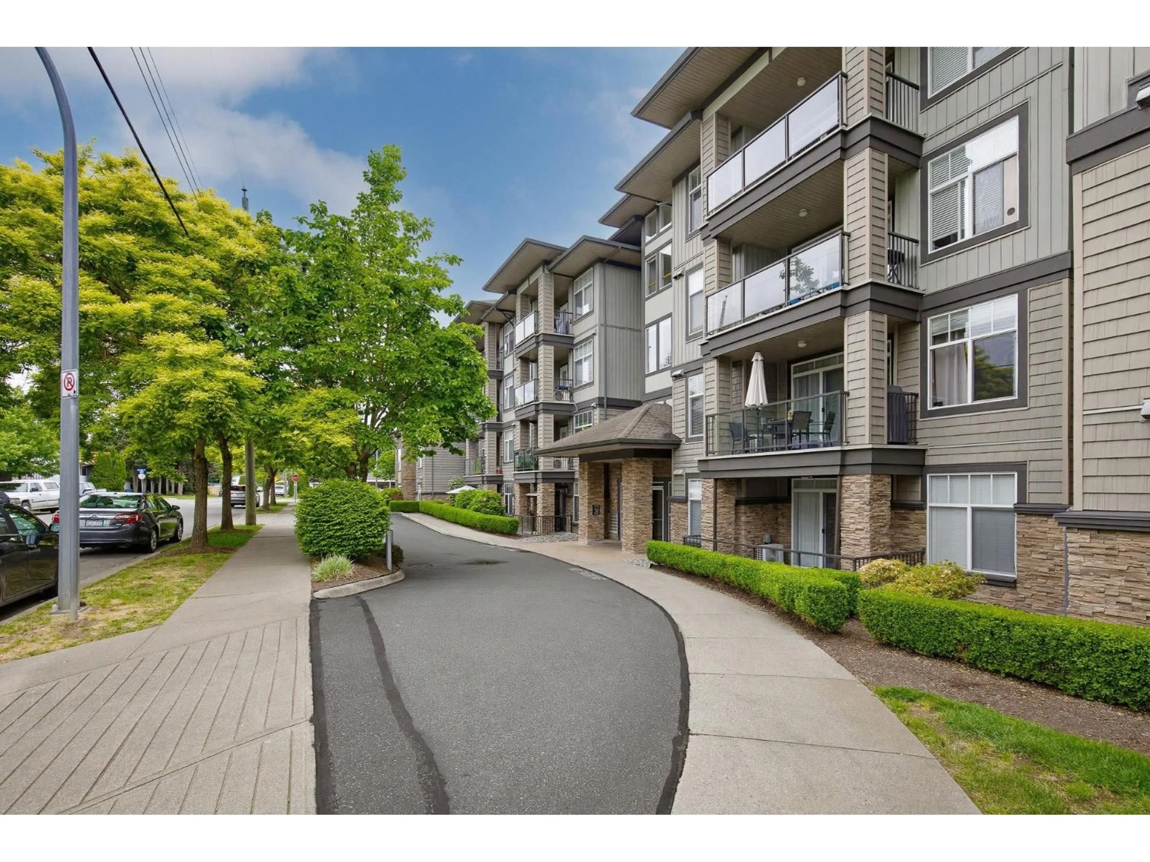 Patio, street for 403 - 2068 SANDALWOOD CRESCENT, Abbotsford British Columbia V2S3H6