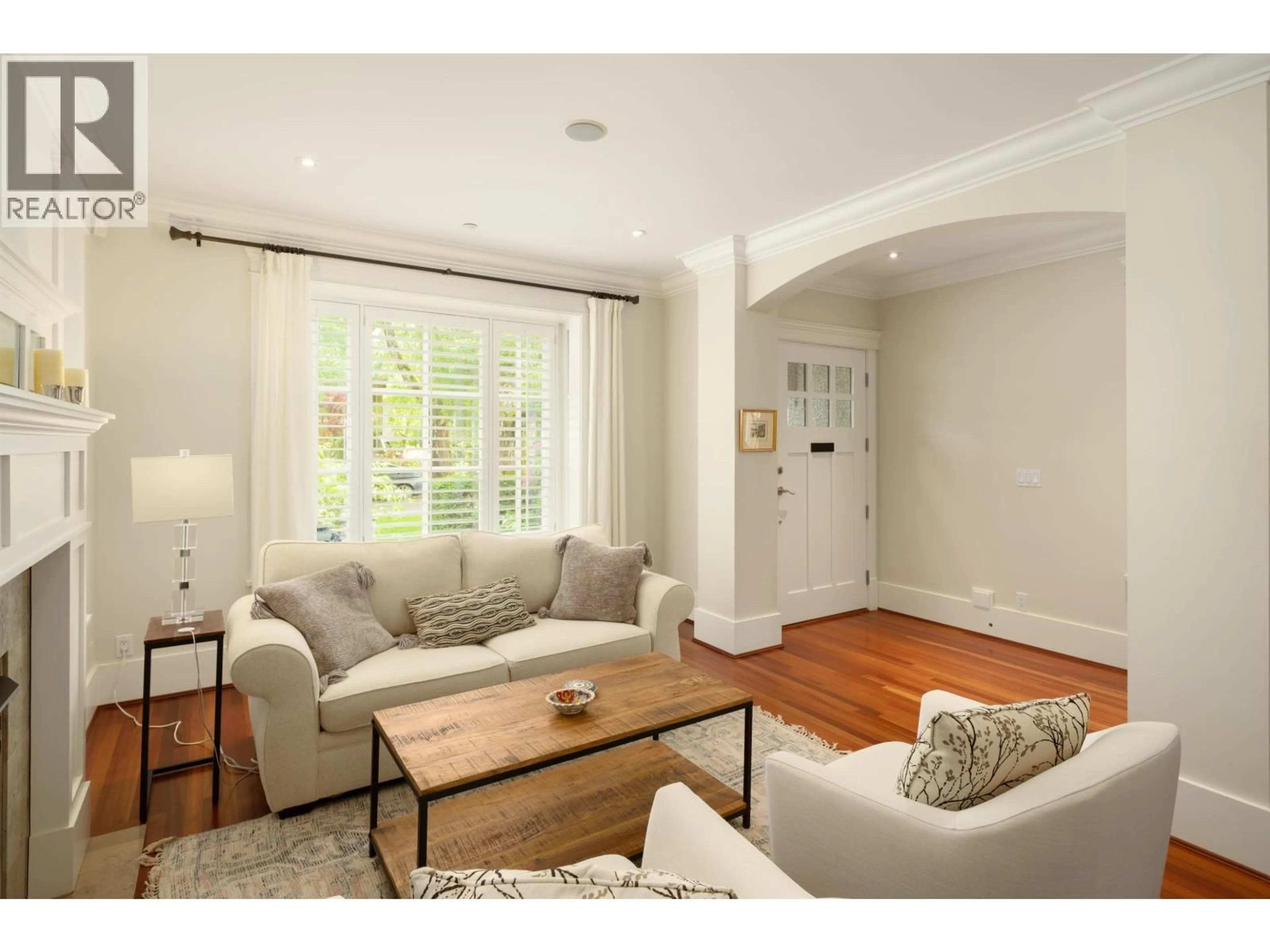 Living room with furniture, wood/laminate floor for 4275 14TH AVENUE, Vancouver British Columbia V6R2X7