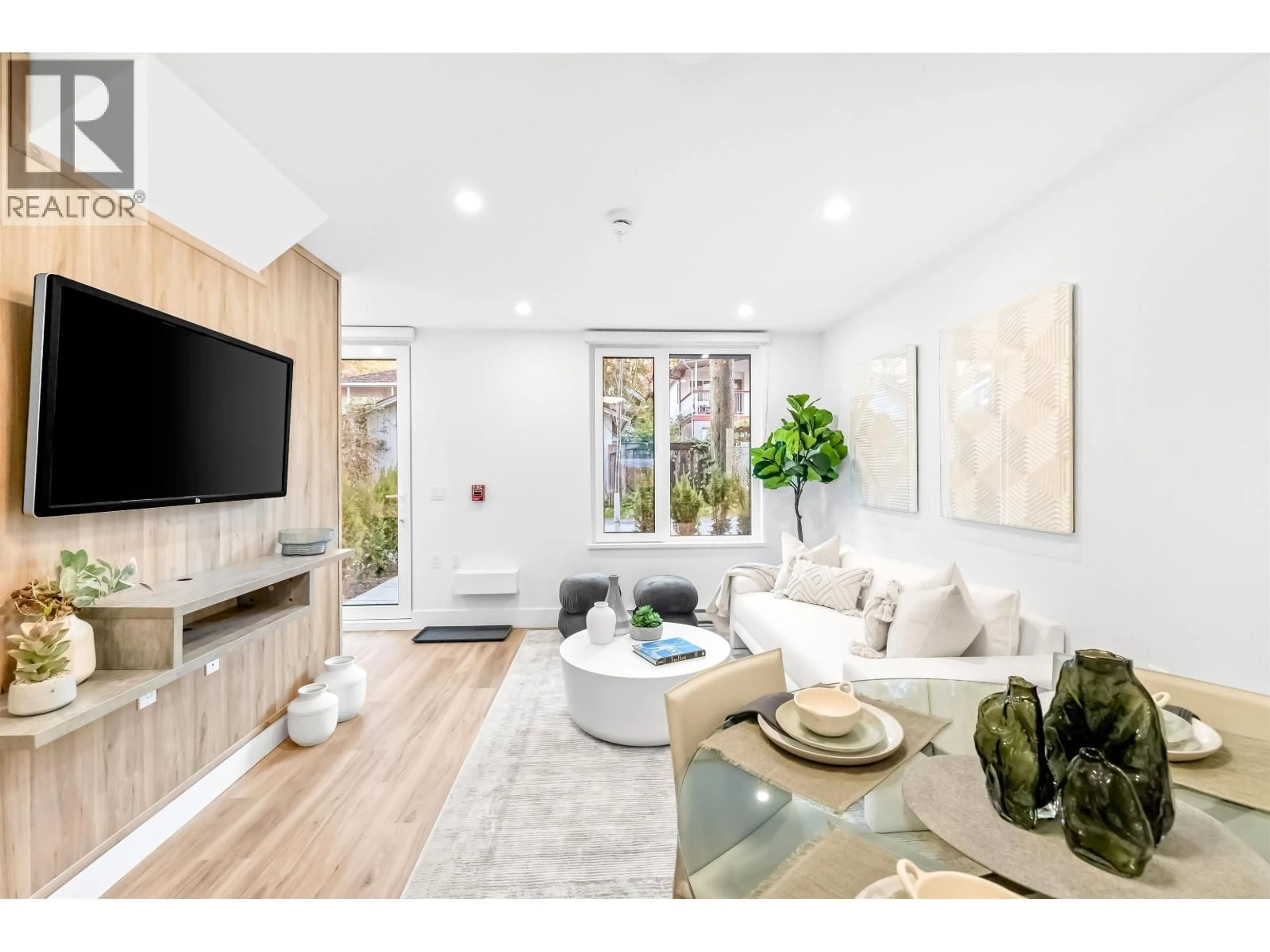 Living room with furniture, unknown for 153 - 2230 1ST AVENUE, Vancouver British Columbia V5N1B6