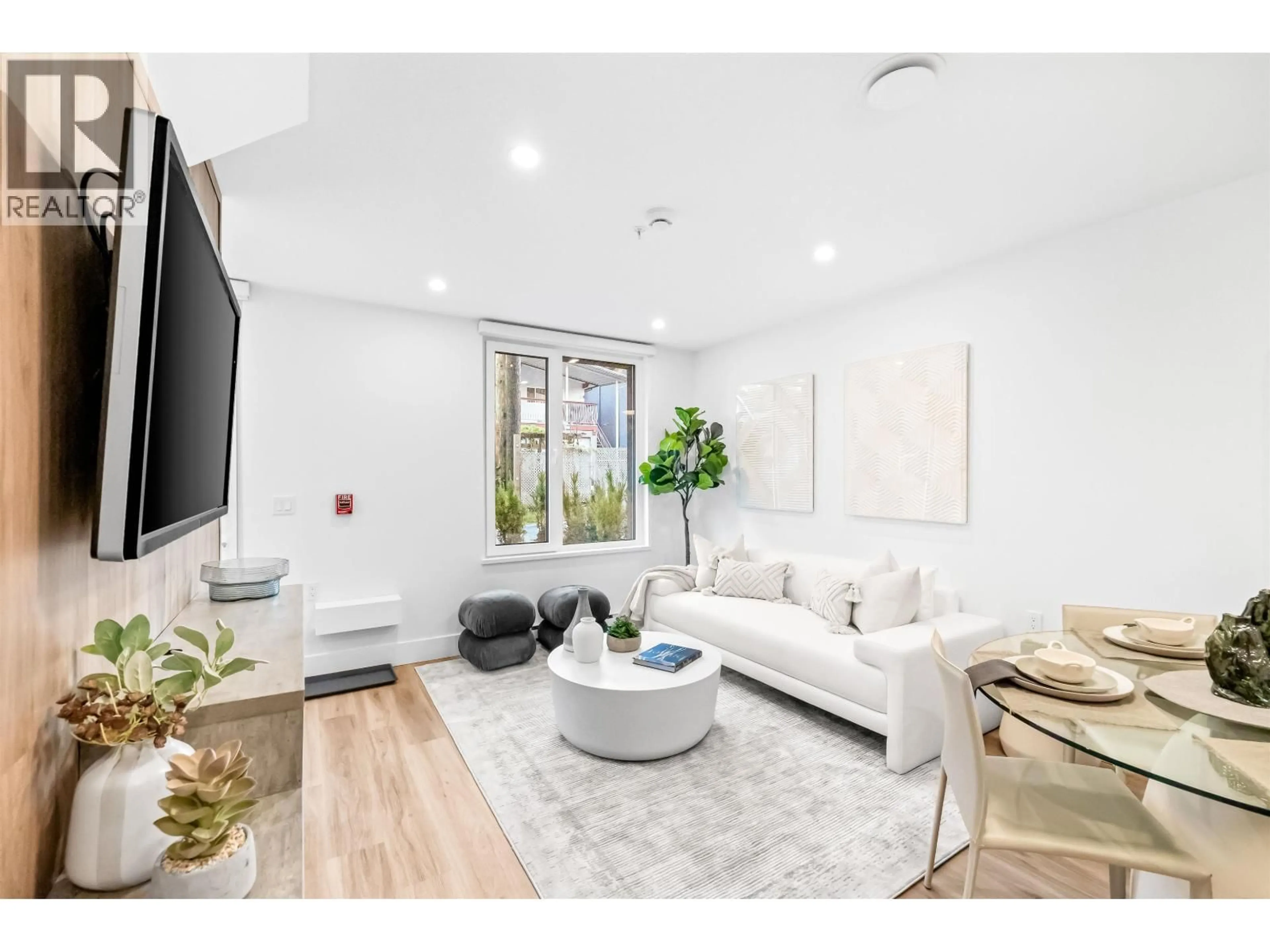 Living room with furniture, unknown for 153 - 2230 1ST AVENUE, Vancouver British Columbia V5N1B6