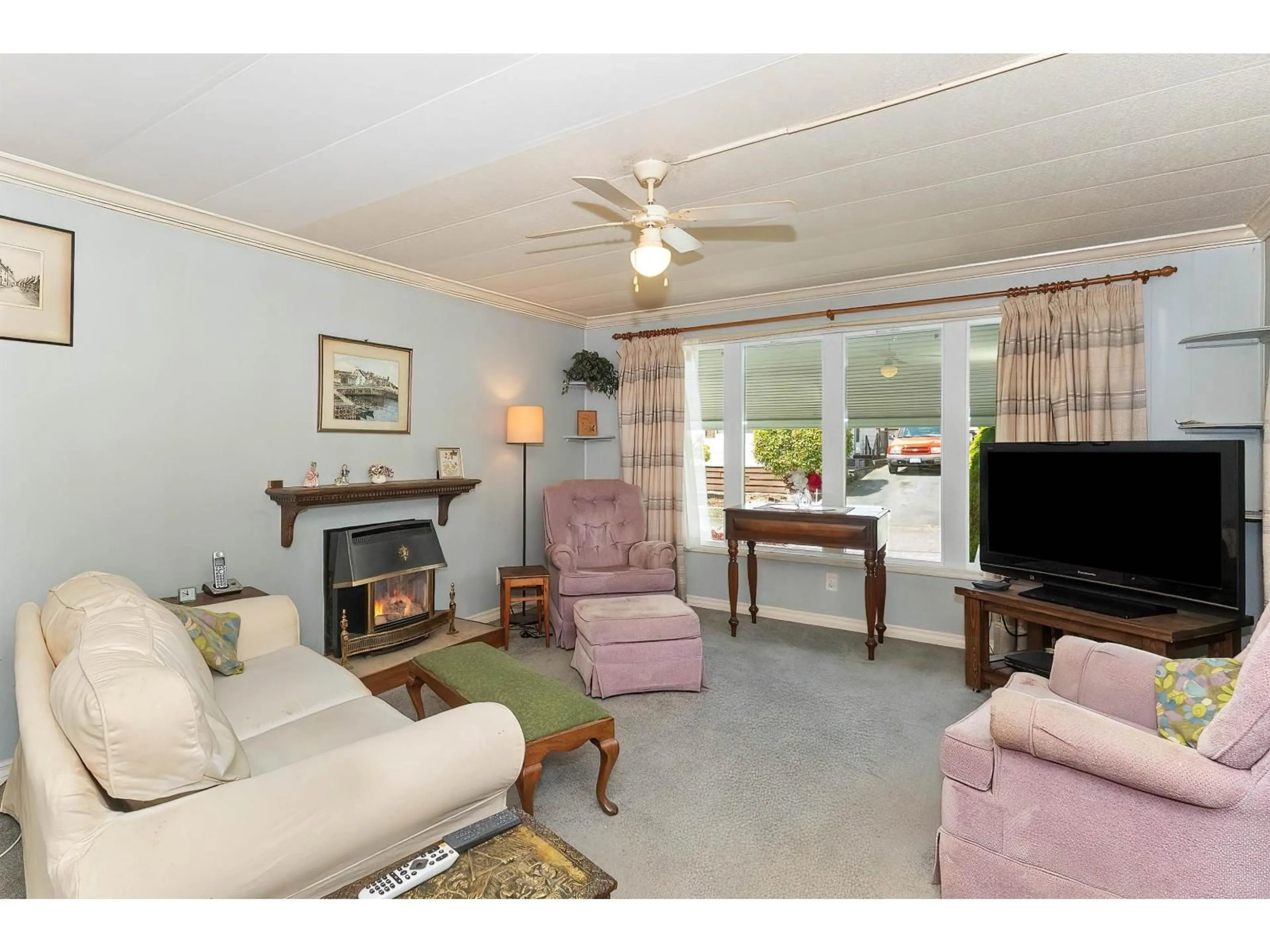 Living room with furniture, unknown for 9 - 27111 0 AVENUE, Langley British Columbia V4W2S9