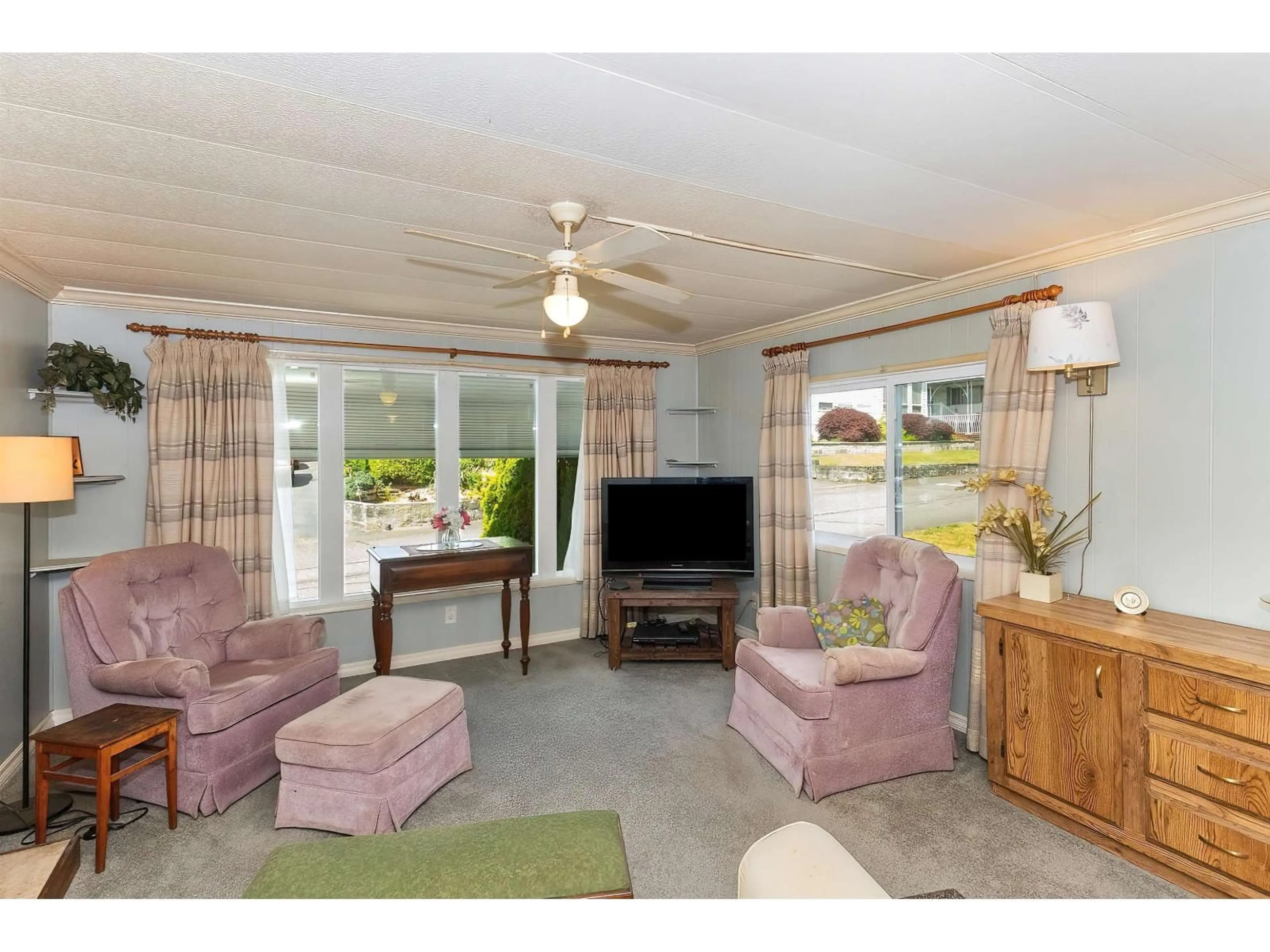 Living room with furniture, unknown for 9 - 27111 0 AVENUE, Langley British Columbia V4W2S9