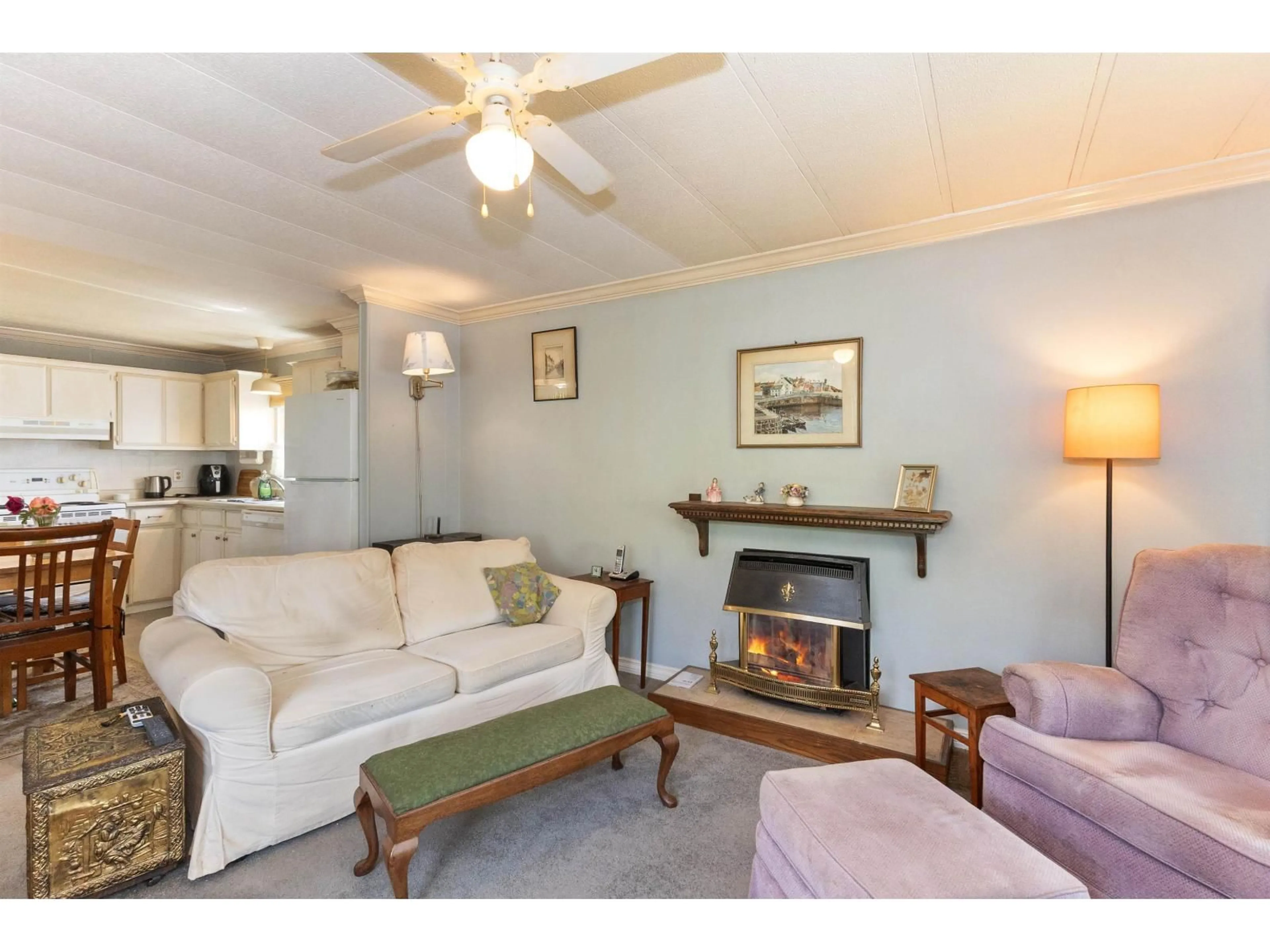 Living room with furniture, unknown for 9 - 27111 0 AVENUE, Langley British Columbia V4W2S9
