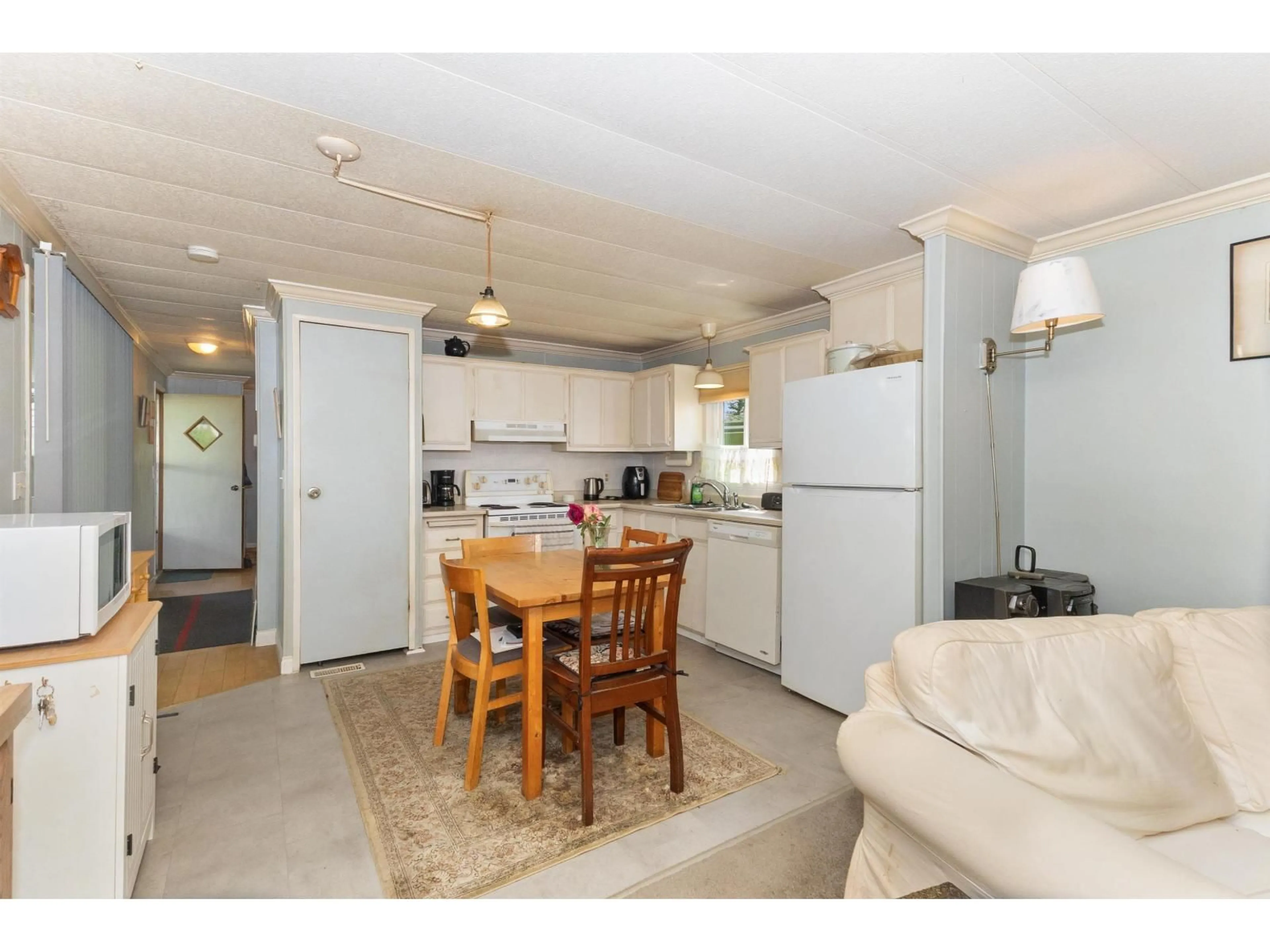 Open concept kitchen, unknown for 9 - 27111 0 AVENUE, Langley British Columbia V4W2S9