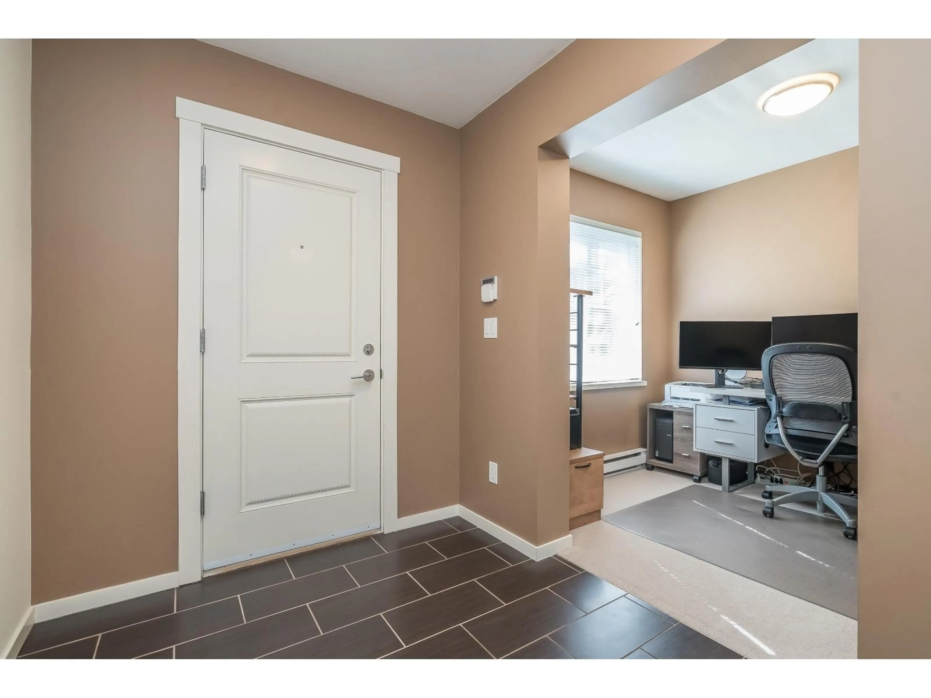 Indoor entryway for 71 - 18983 72A AVENUE, Surrey British Columbia V4N1A5