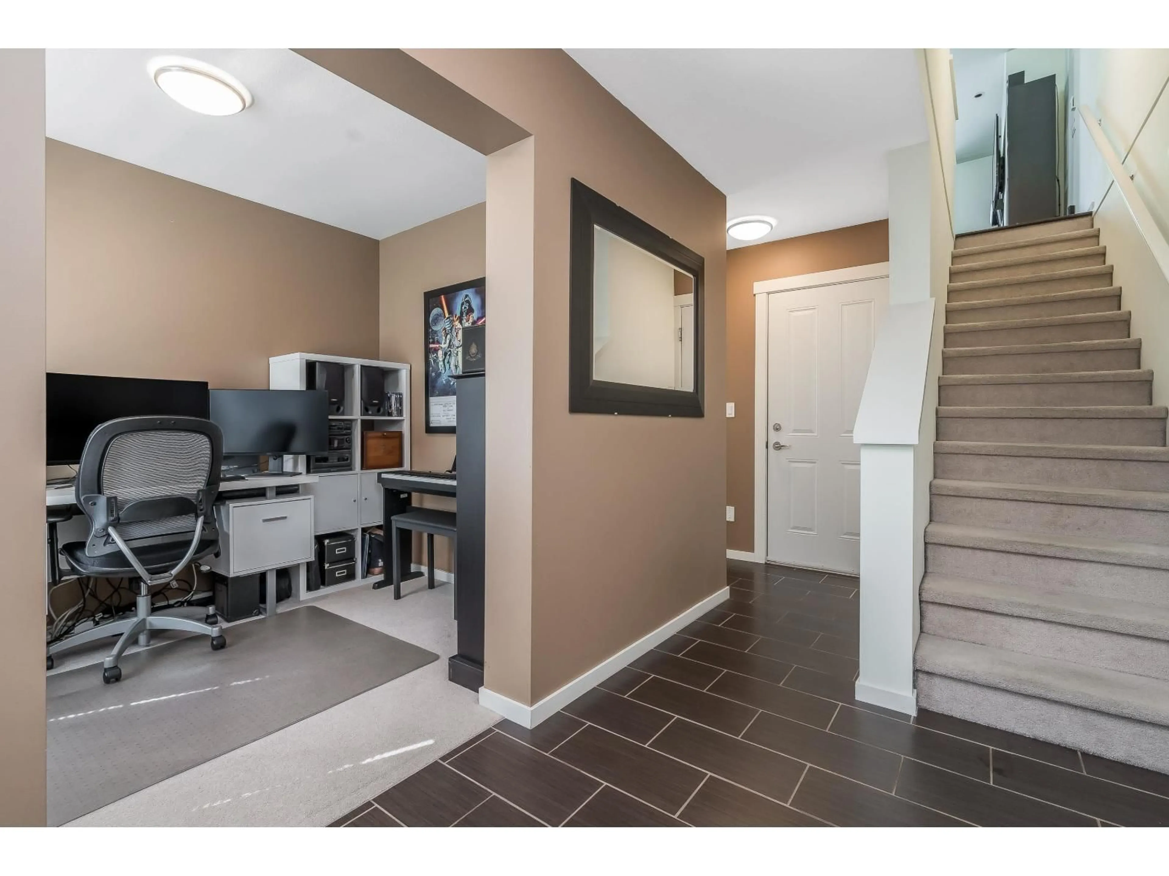 Indoor entryway for 71 - 18983 72A AVENUE, Surrey British Columbia V4N1A5