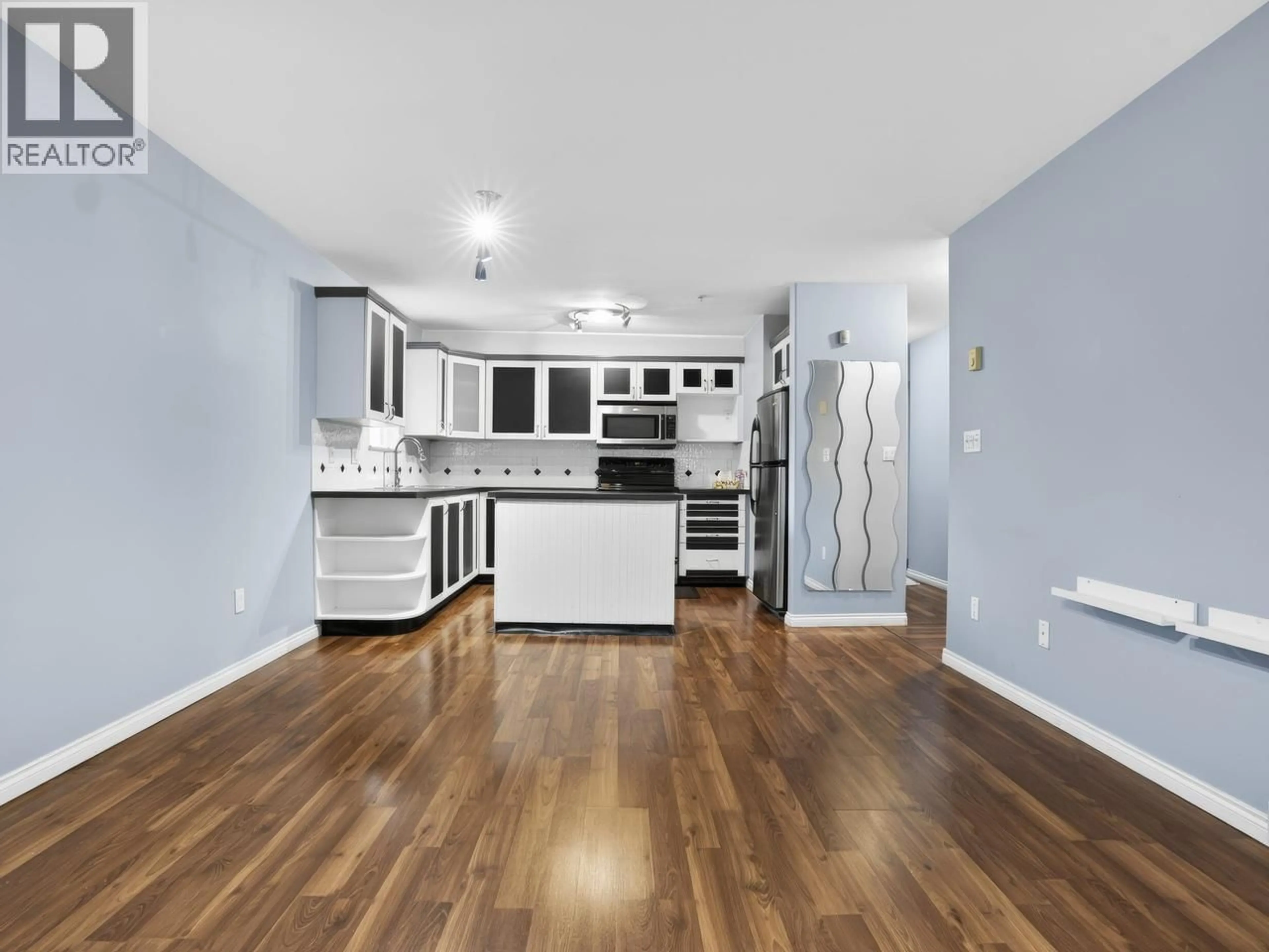 Open concept kitchen, unknown for 312 - 121 SHORELINE CIRCLE, Port Moody British Columbia V3H5G2