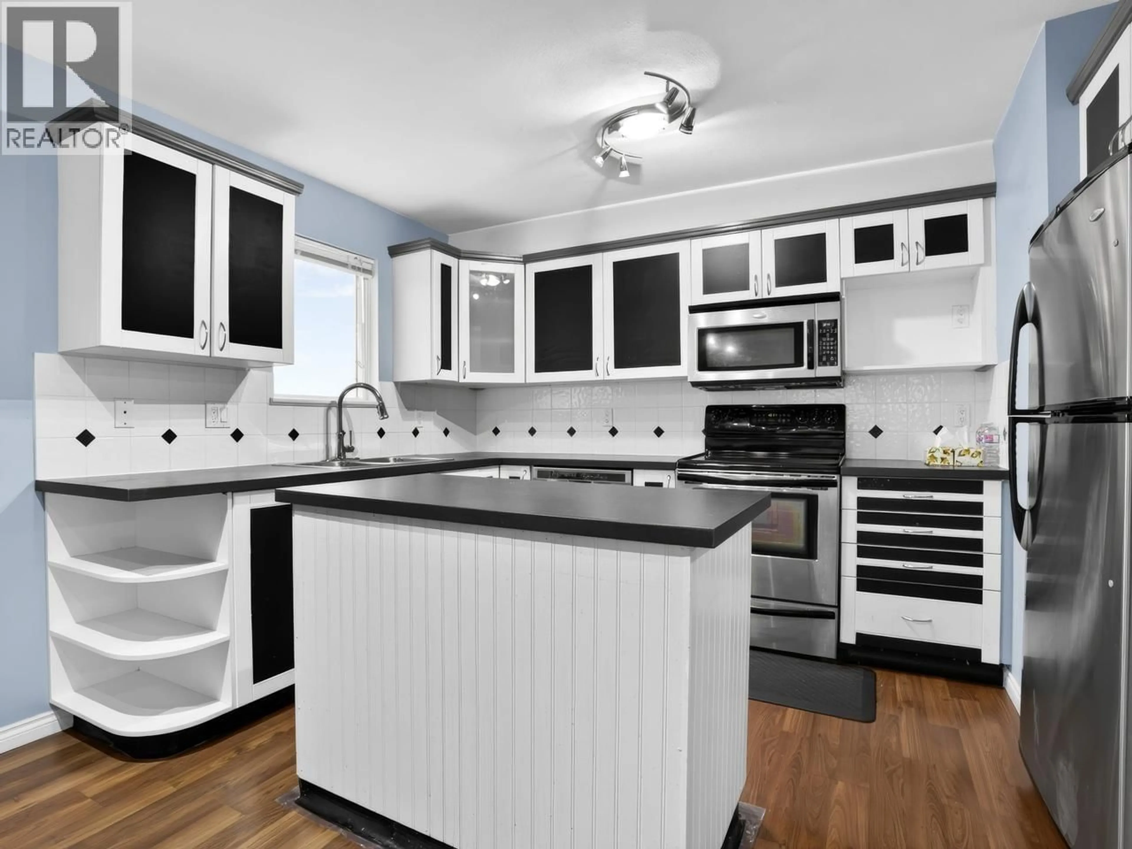Open concept kitchen, unknown for 312 - 121 SHORELINE CIRCLE, Port Moody British Columbia V3H5G2