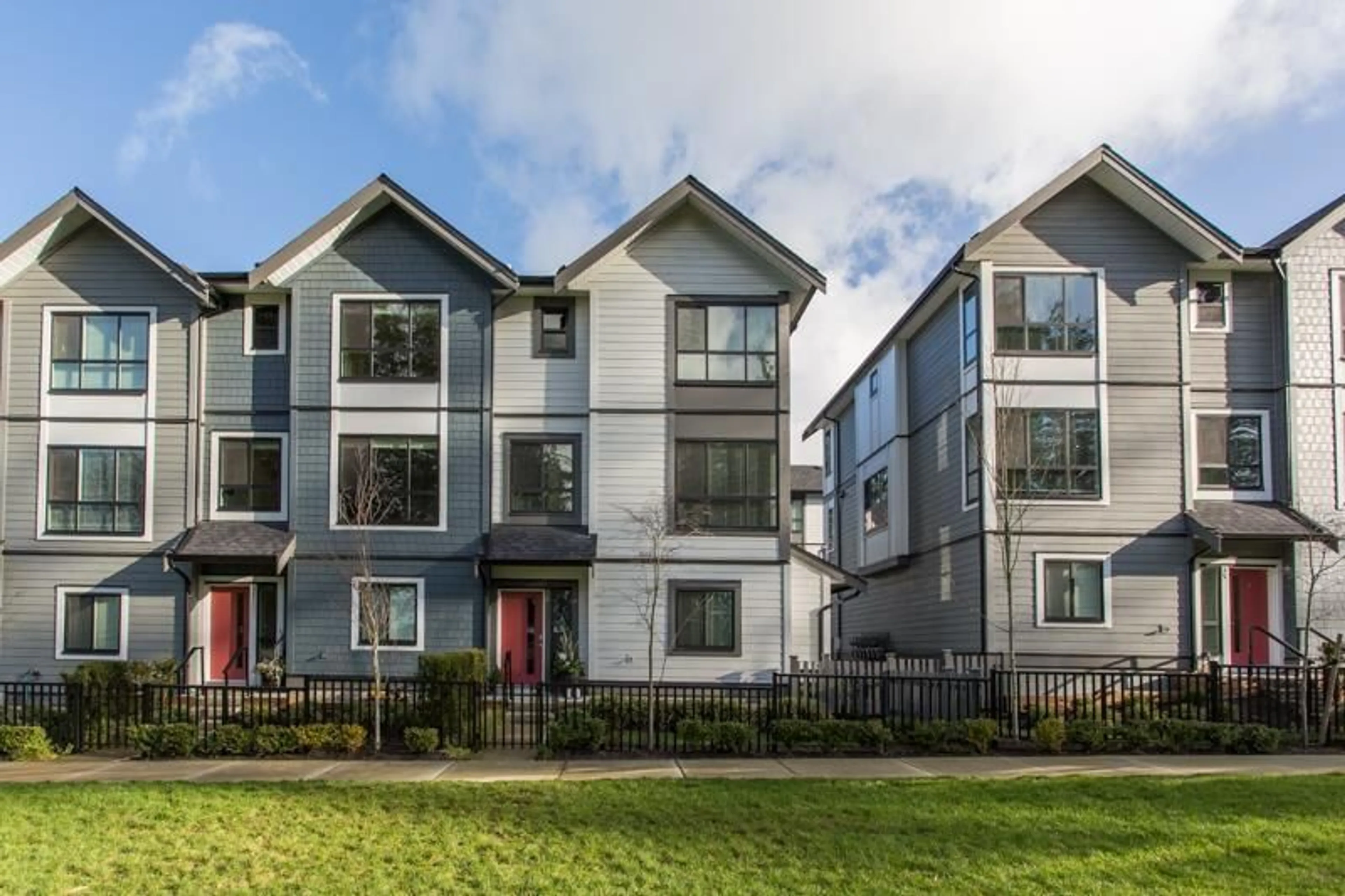 Home with vinyl exterior material, unknown for 36 - 16760 25 AVENUE, Surrey British Columbia V3Z0W4