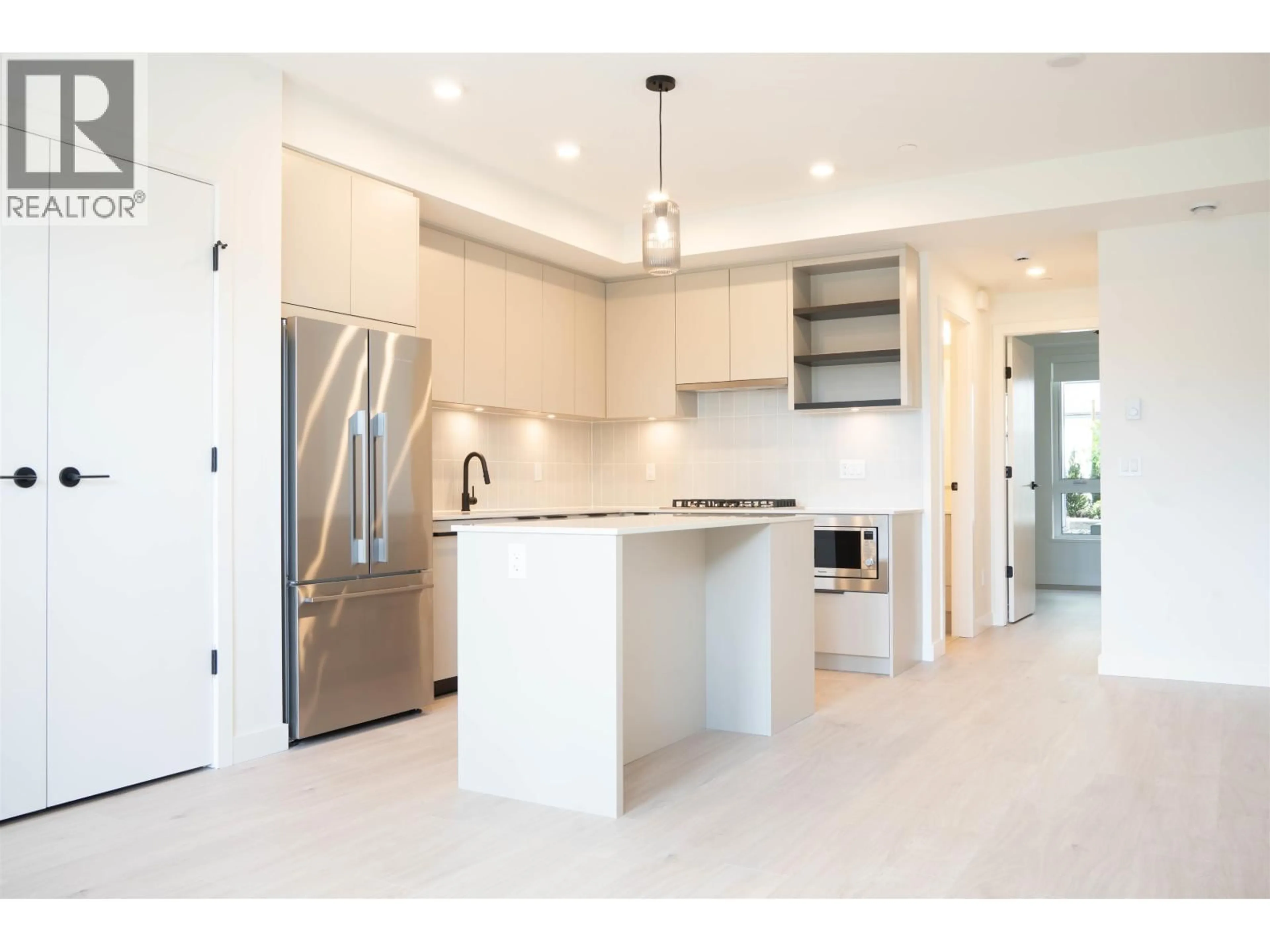 Open concept kitchen, ceramic/tile floor for 110 - 921 GRANT STREET, Coquitlam British Columbia V3J0S2