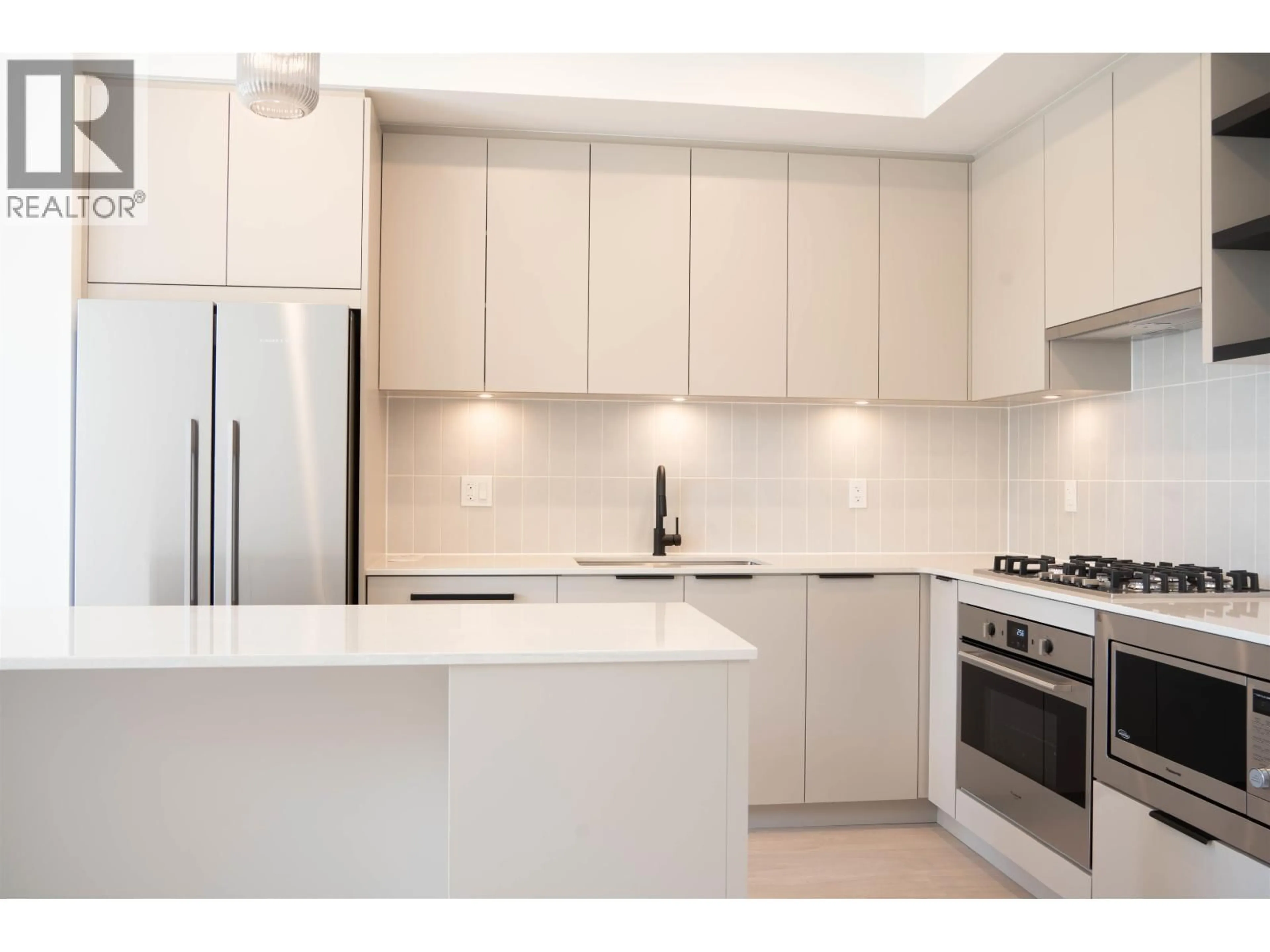 Standard kitchen, ceramic/tile floor for 110 - 921 GRANT STREET, Coquitlam British Columbia V3J0S2