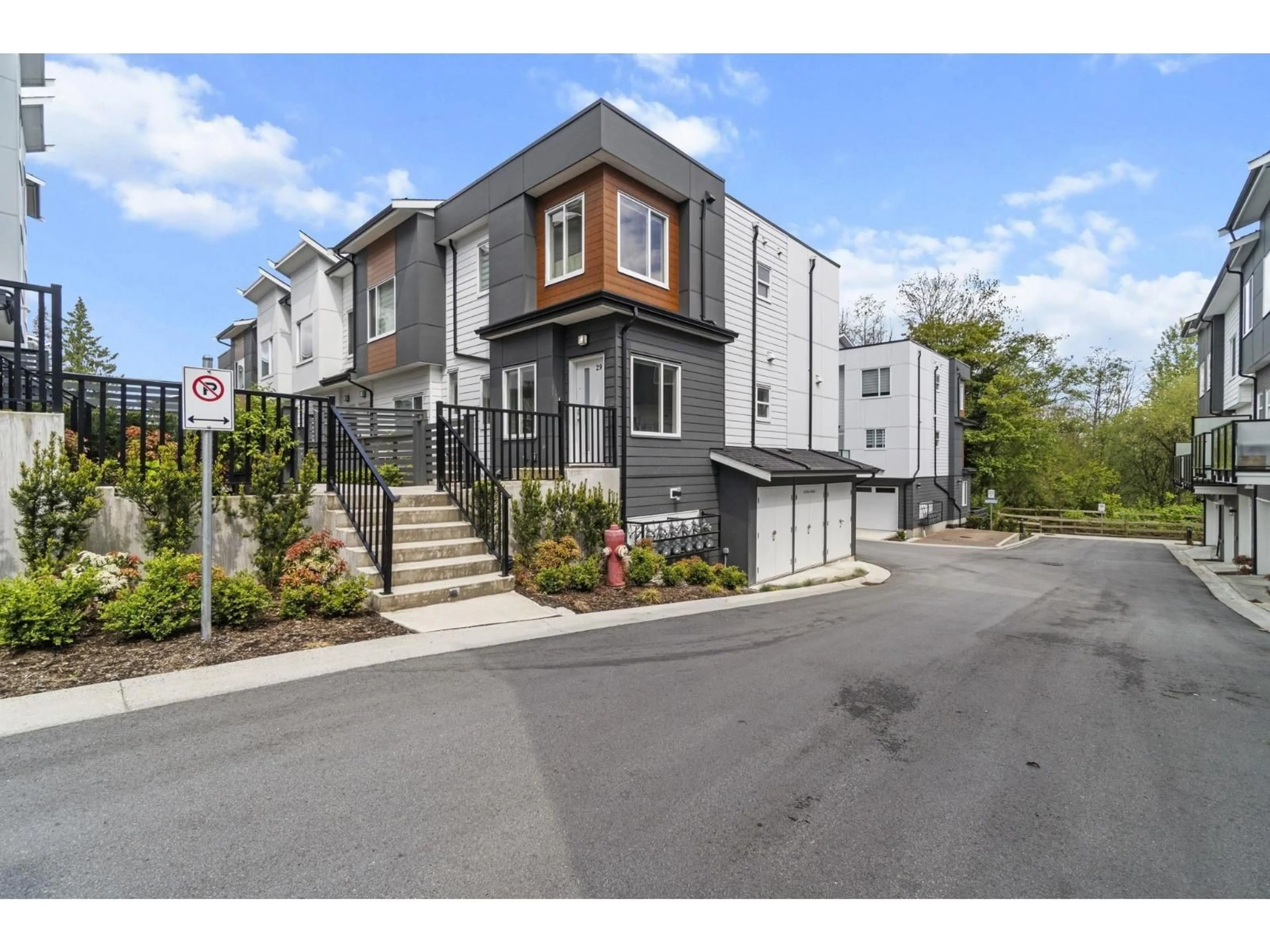 Home with vinyl exterior material, street for 29 - 9652 162A STREET, Surrey British Columbia V4N2E4