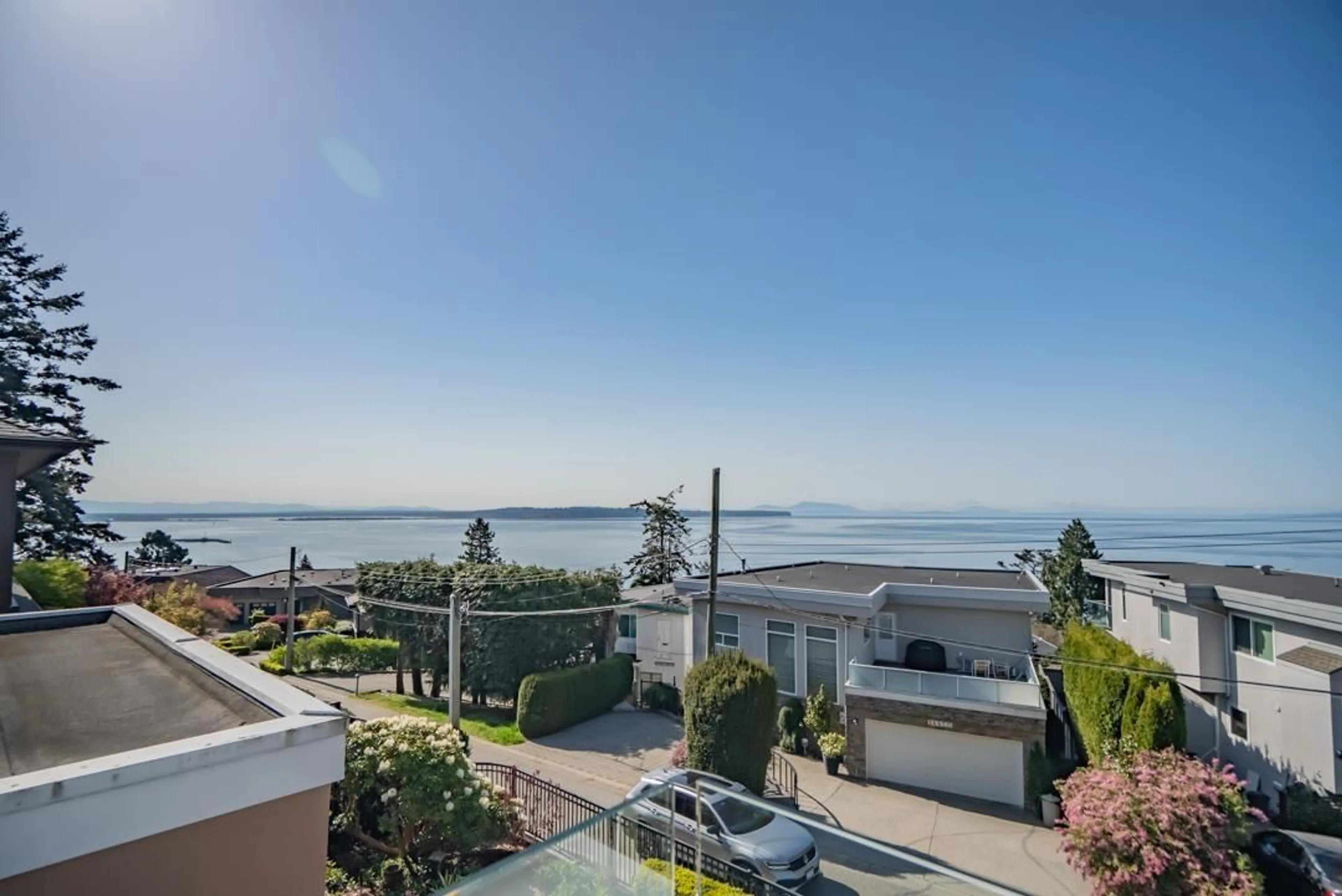 A pic from outside/outdoor area/front of a property/back of a property/a pic from drone, water/lake/river/ocean view for 14433 SUNSET LANE, White Rock British Columbia V4B5J7