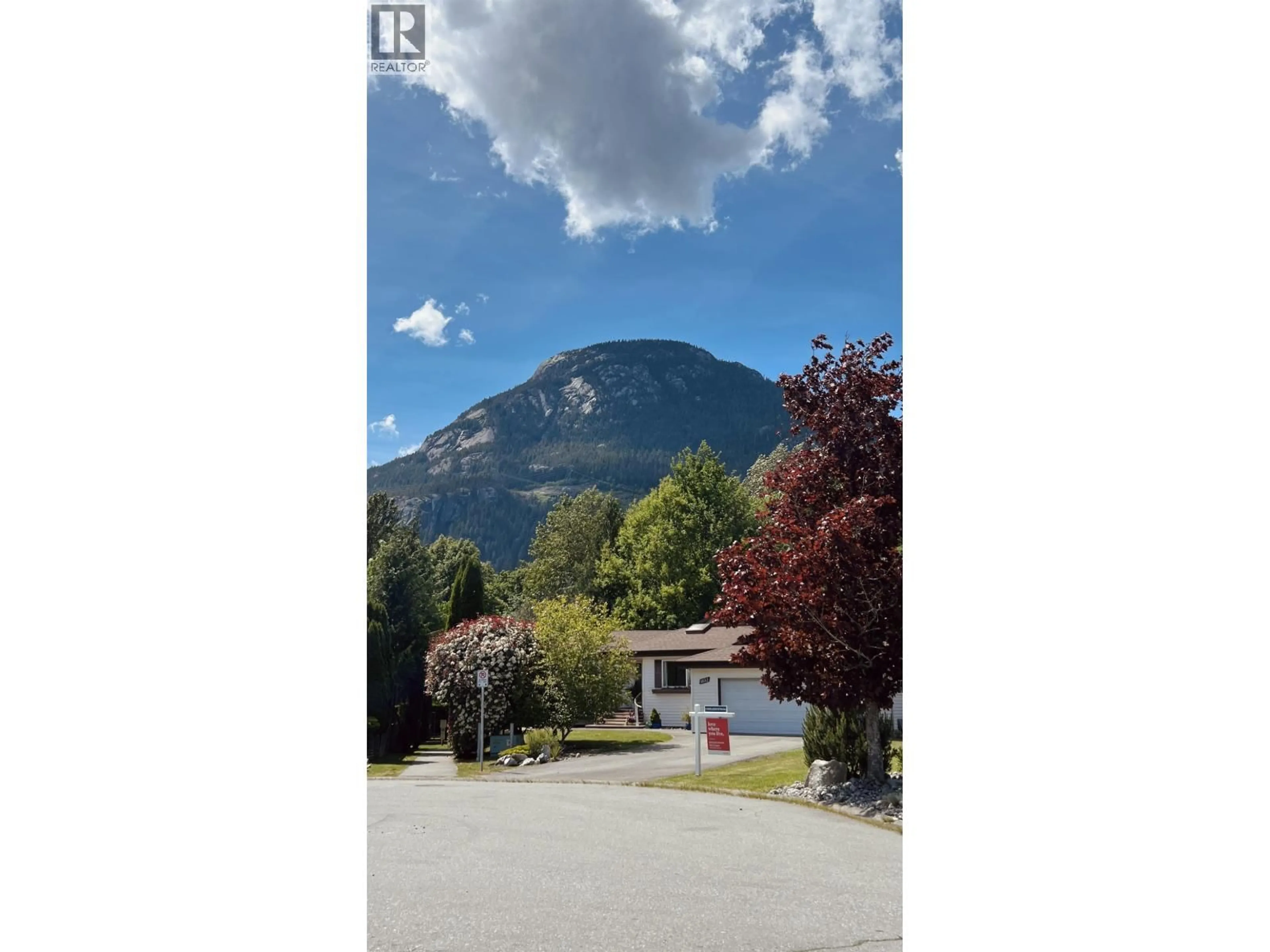 A pic from outside/outdoor area/front of a property/back of a property/a pic from drone, mountain view for 1032 EDGEWATER CRESCENT, Squamish British Columbia V8B0B2