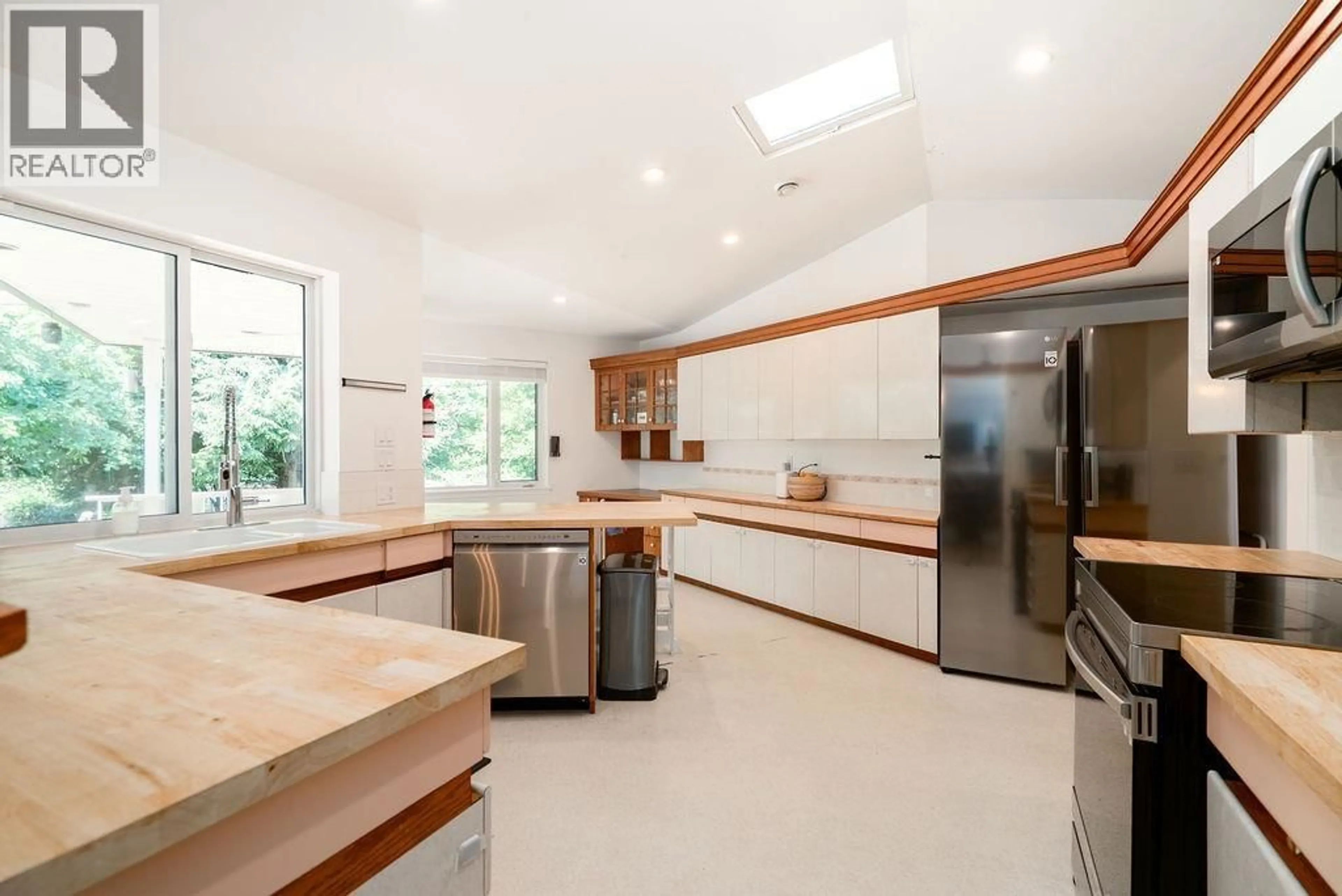 Contemporary kitchen, ceramic/tile floor for 1032 EDGEWATER CRESCENT, Squamish British Columbia V8B0B2