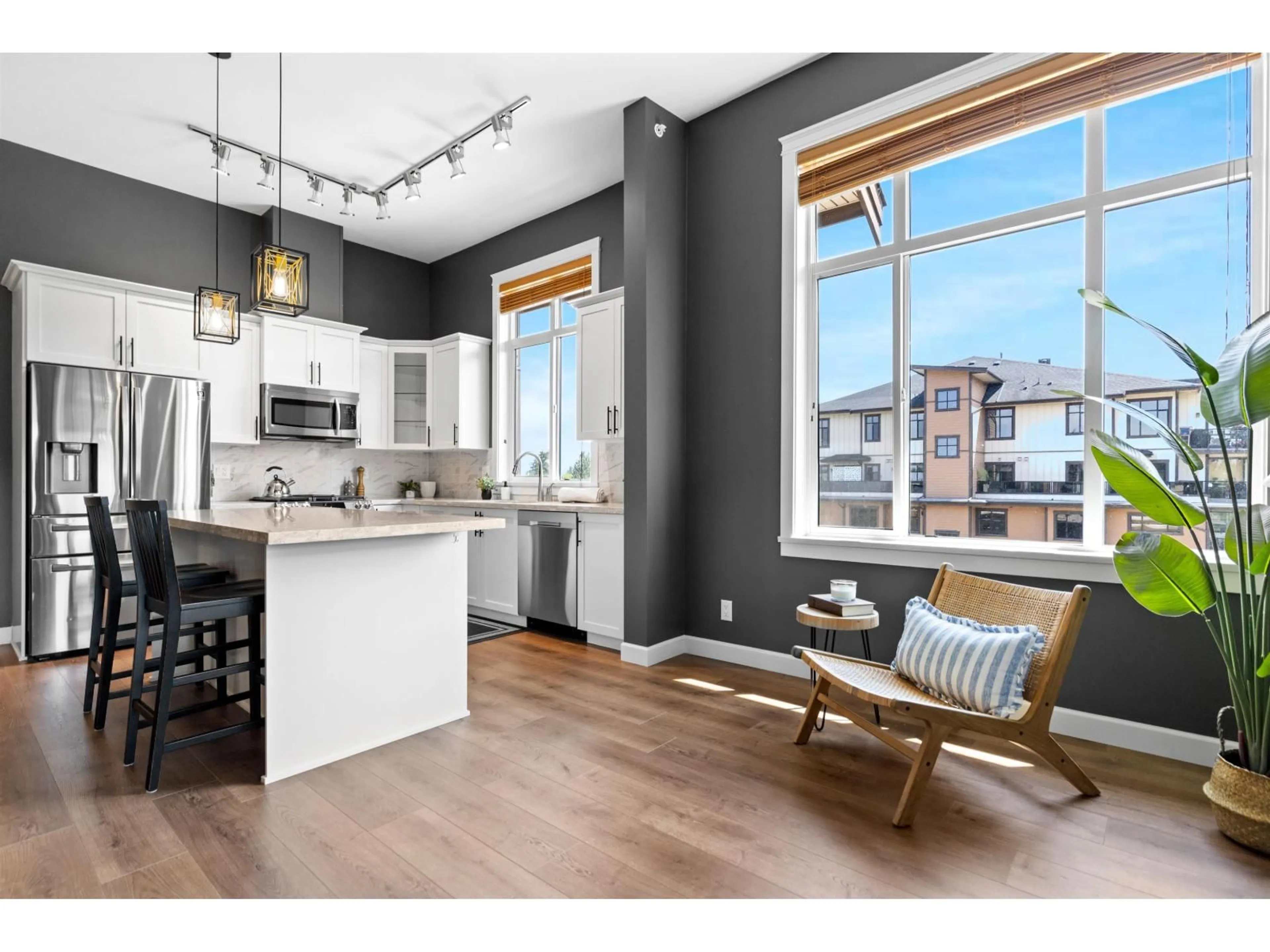 Open concept kitchen, wood/laminate floor for 608 - 20290 86 AVENUE, Langley British Columbia V2Y3L4