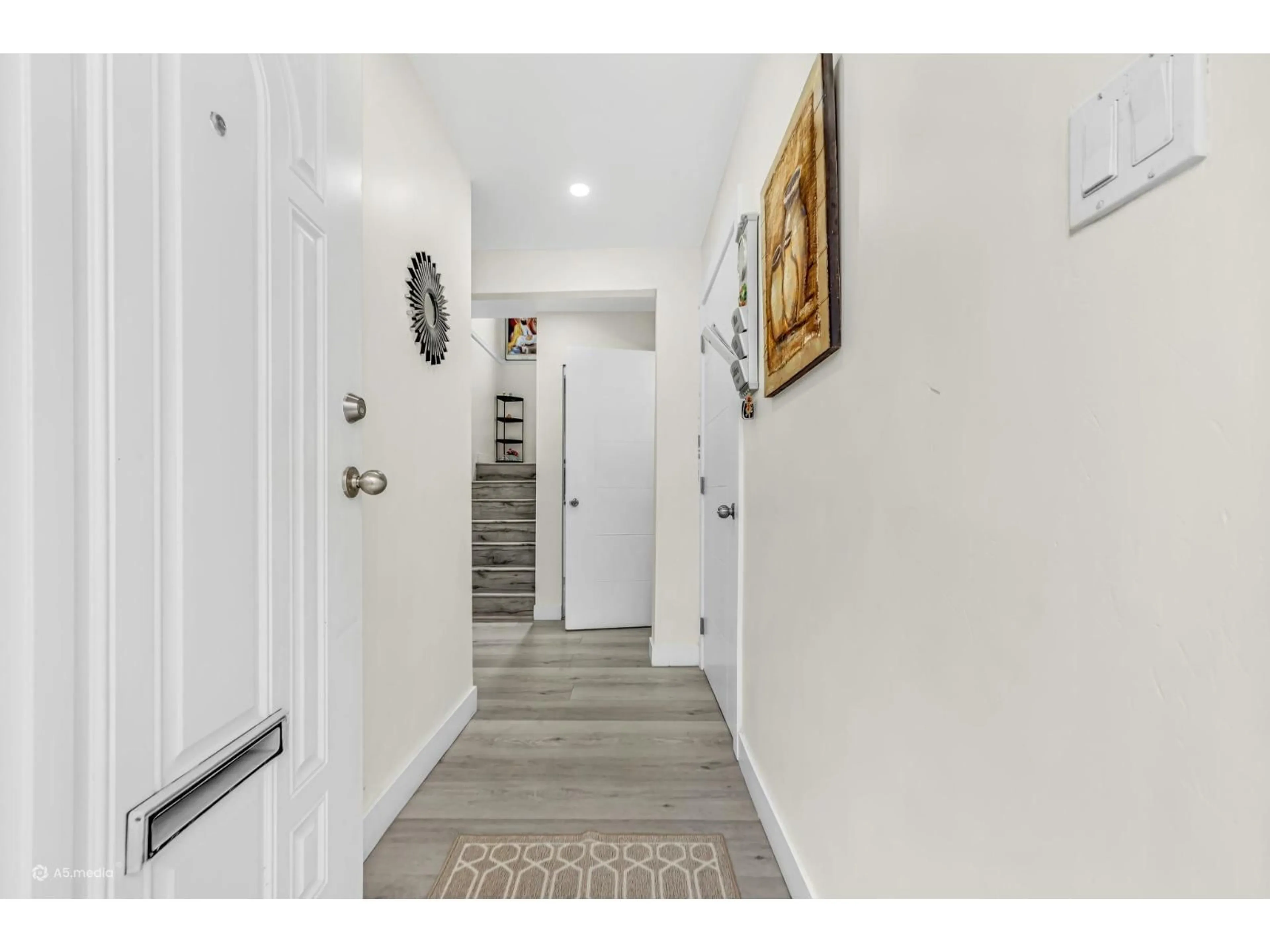 Indoor entryway for 7368 PARKWOOD DRIVE, Surrey British Columbia V3W7G6