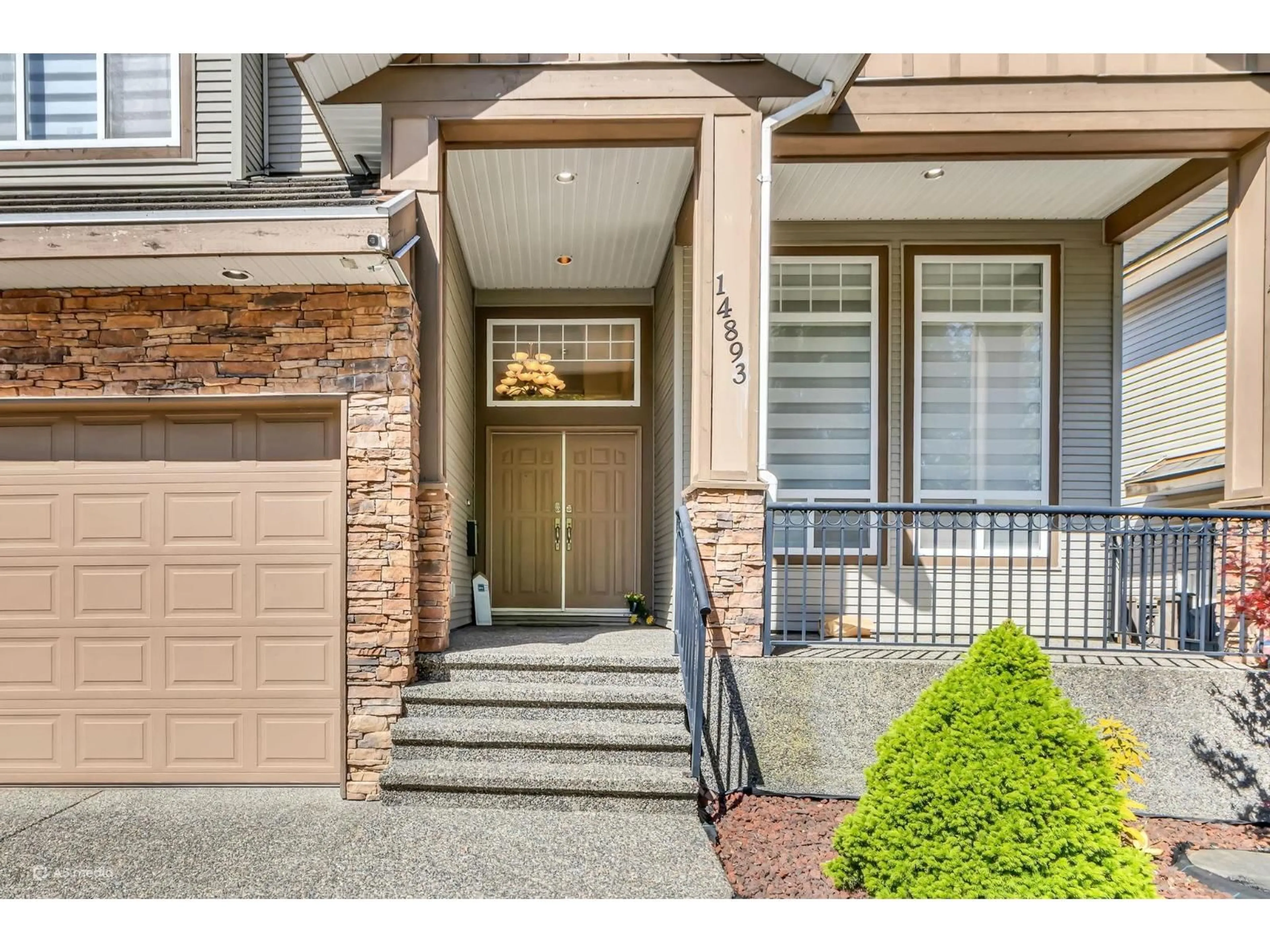 Indoor entryway for 14893 67A AVENUE, Surrey British Columbia V3S0P3
