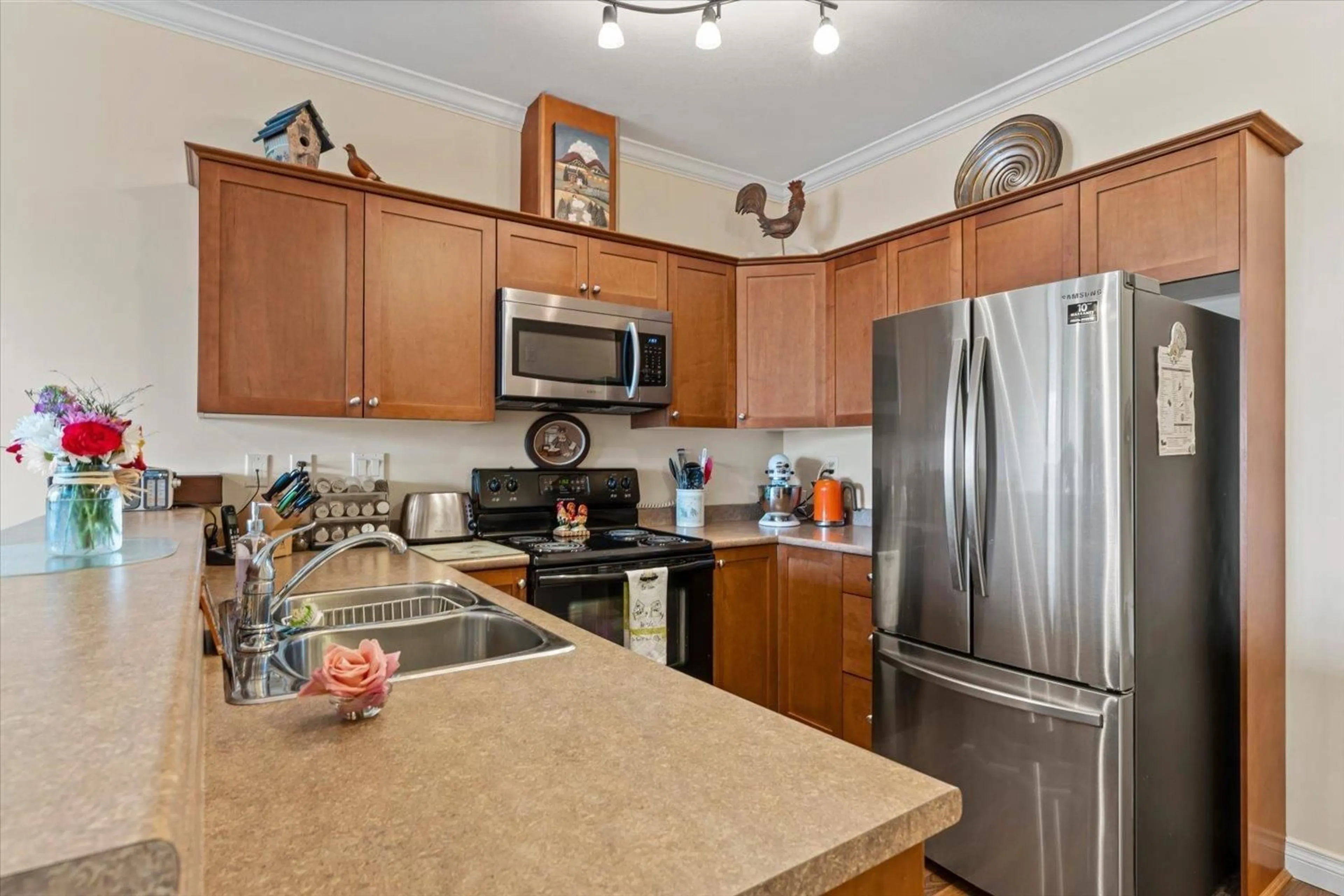 Standard kitchen, unknown for 401 - 45645 KNIGHT ROAD, Chilliwack British Columbia V2R0B1