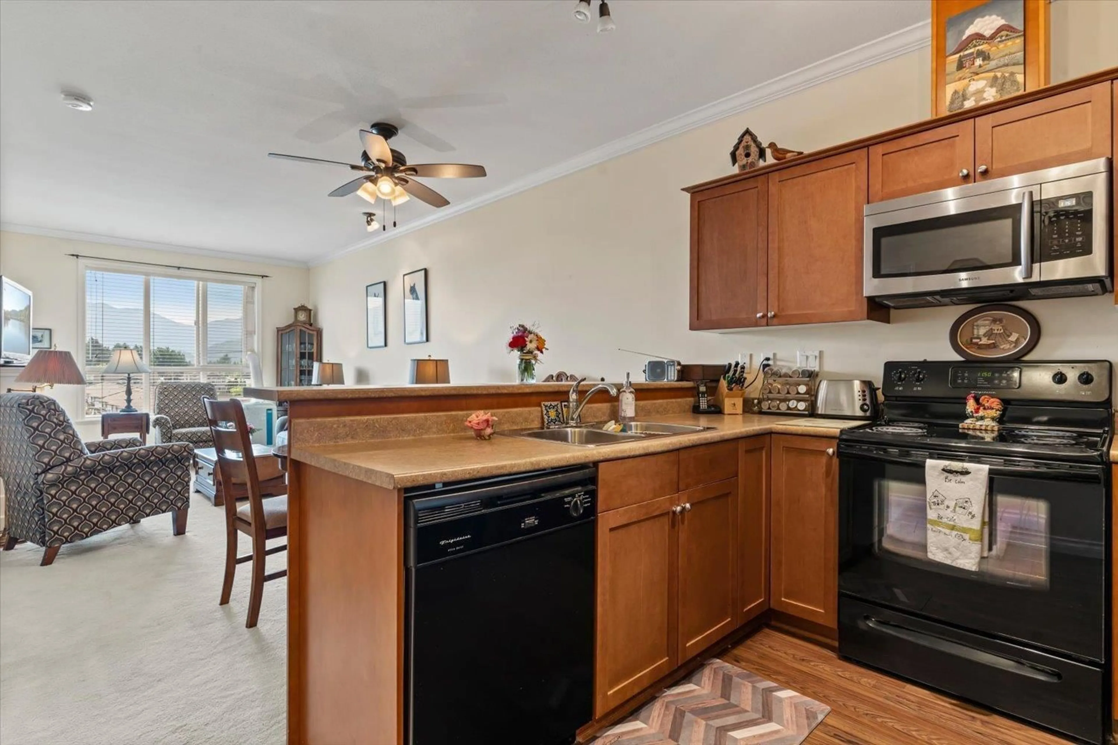 Standard kitchen, unknown for 401 - 45645 KNIGHT ROAD, Chilliwack British Columbia V2R0B1