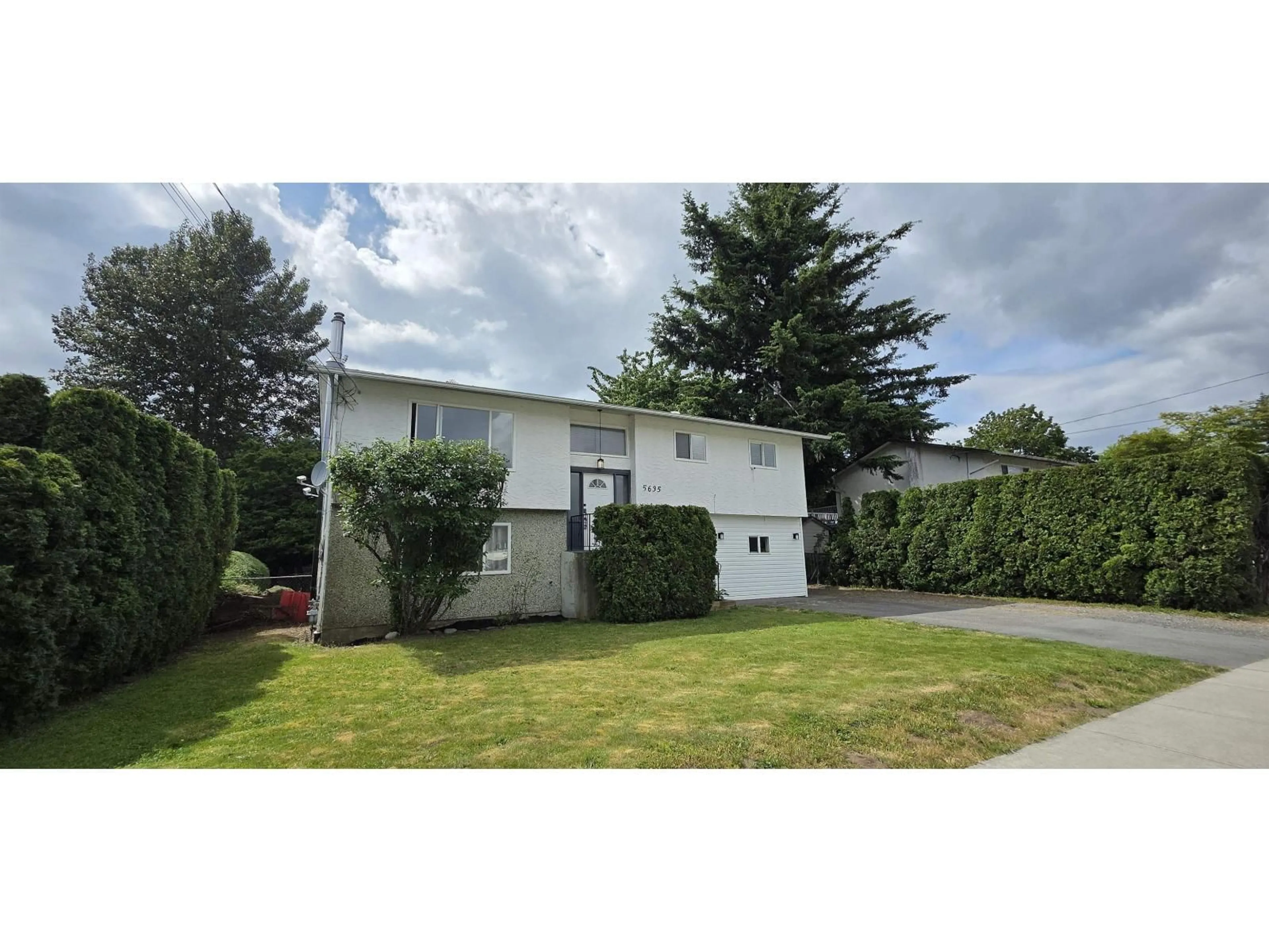 Home with vinyl exterior material, street for 5635 TYSON ROAD, Chilliwack British Columbia V2R2K6