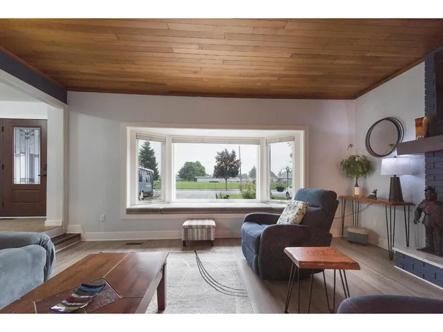 46781 PORTAGE AVENUE, Chilliwack 3