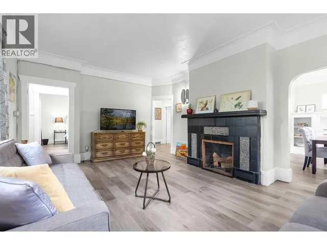 3425 8TH AVENUE, Vancouver 3