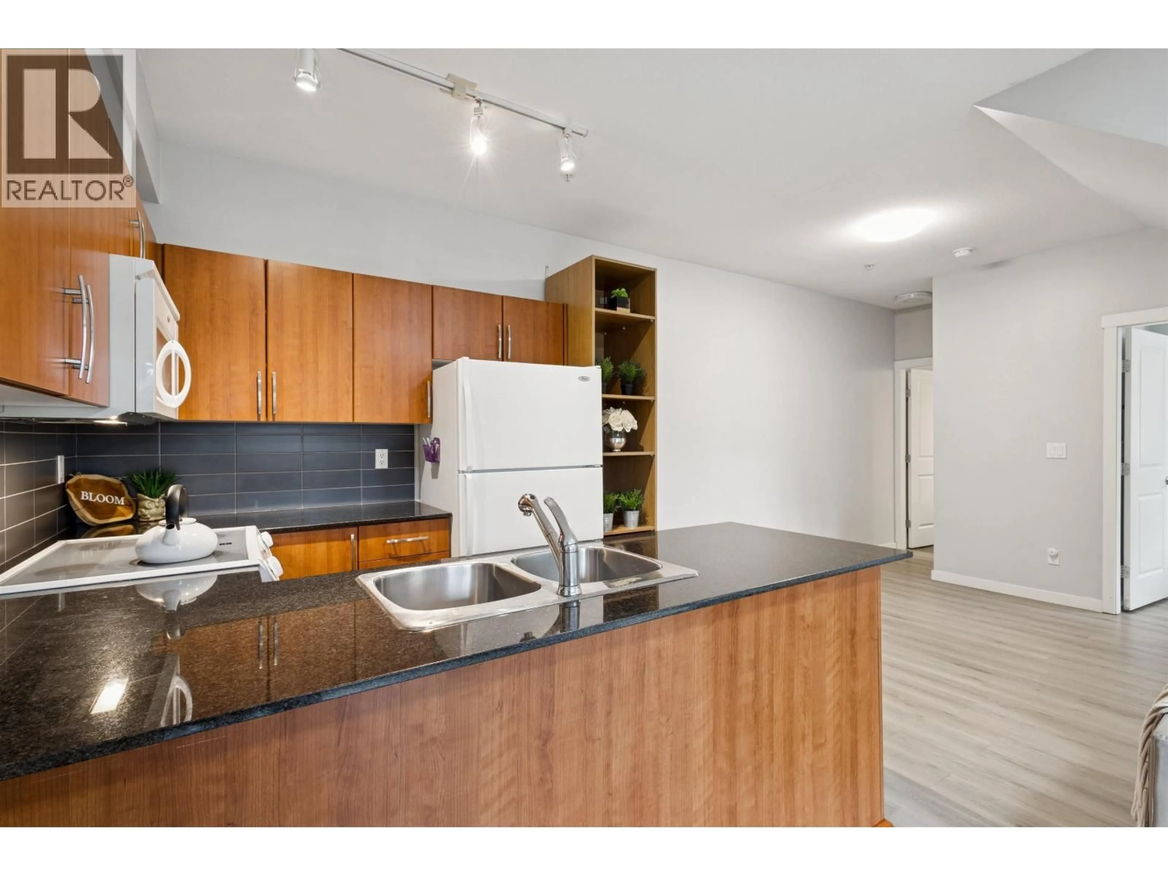 Standard kitchen, unknown for 201 - 1661 FRASER AVENUE, Port Coquitlam British Columbia V3B0B6