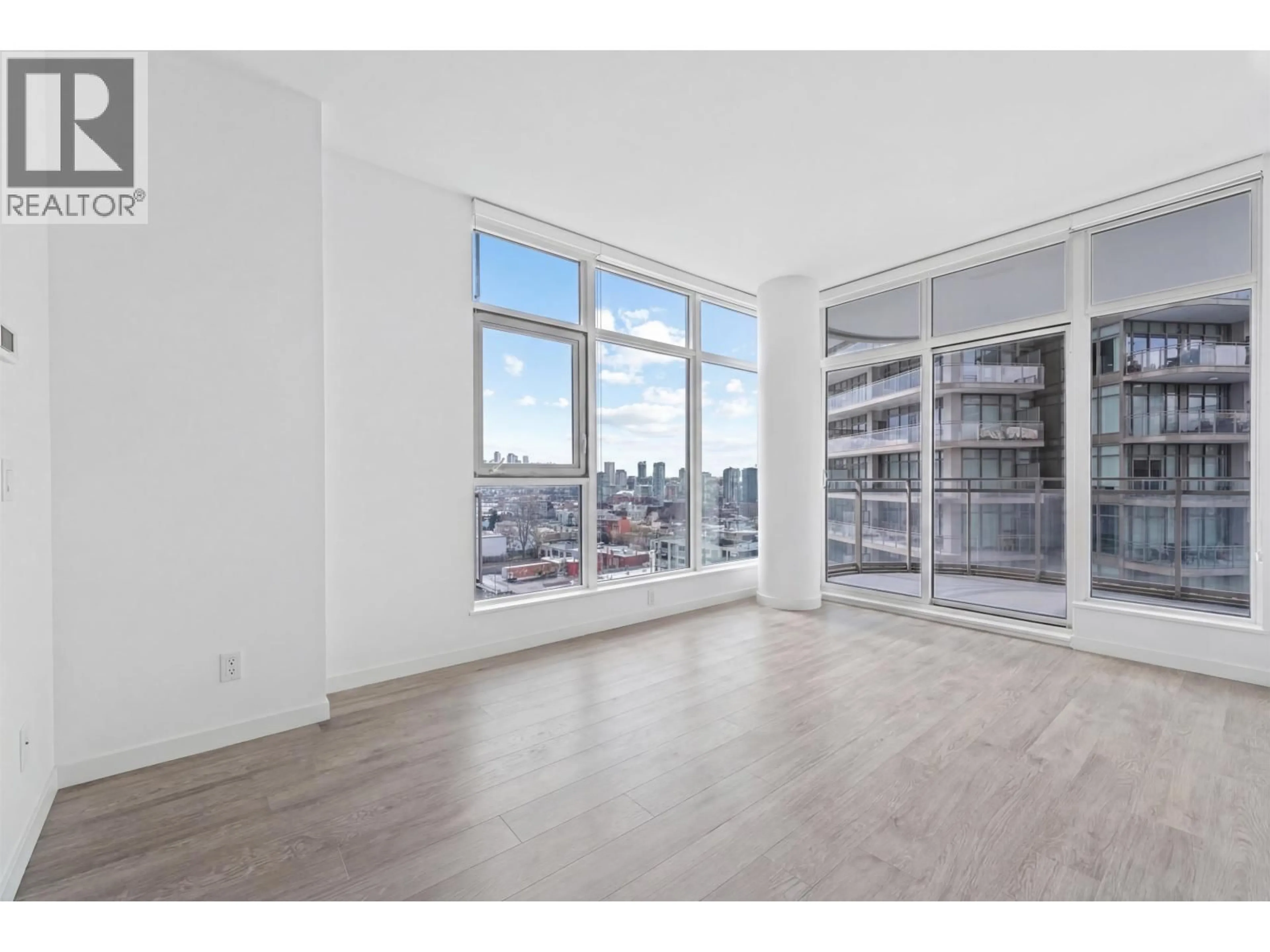 A pic of a room for 907 - 5333 GORING STREET, Burnaby British Columbia V5B3A2