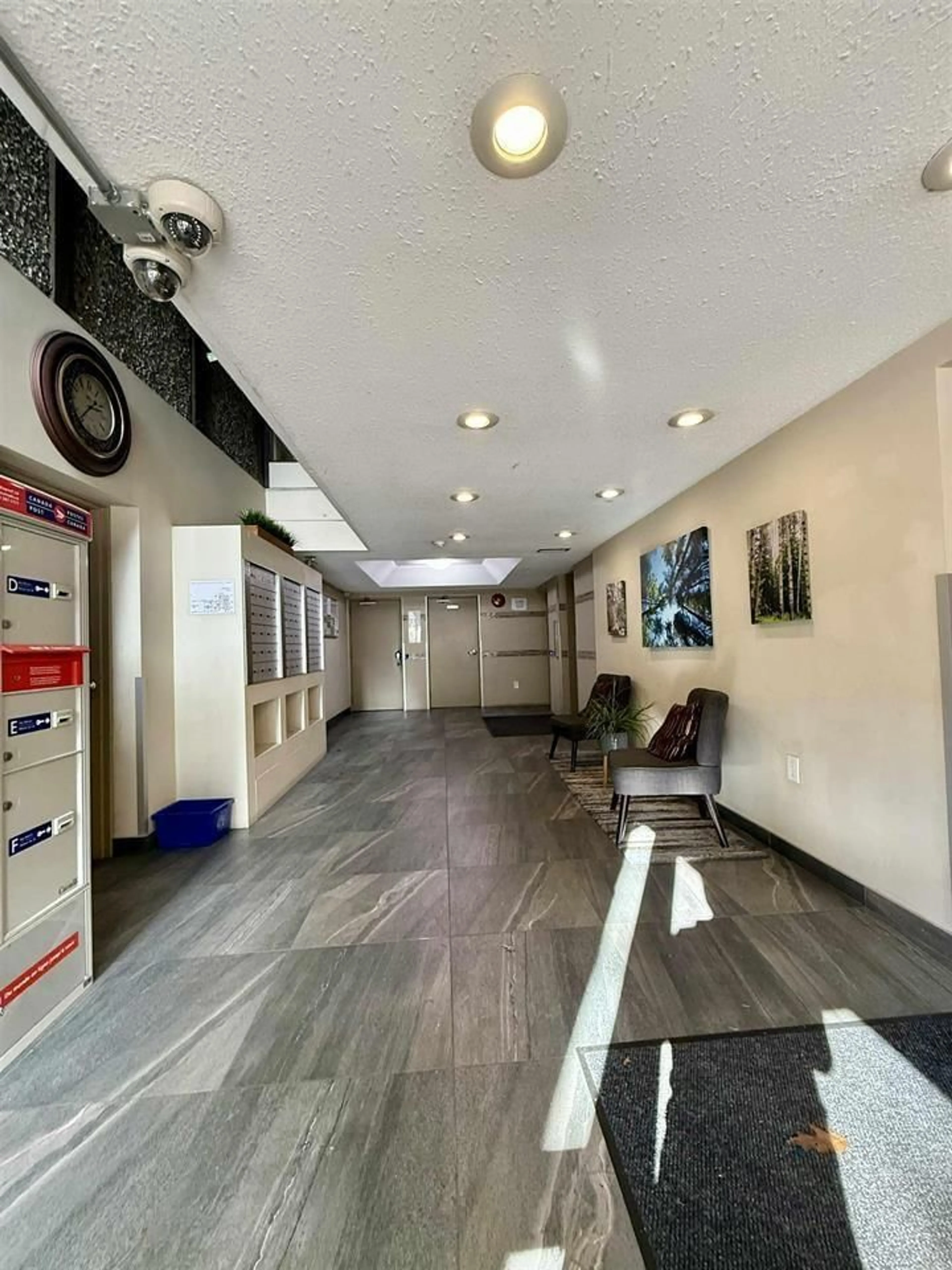 Lobby for 401 - 9682 134 STREET, Surrey British Columbia V3T5L6